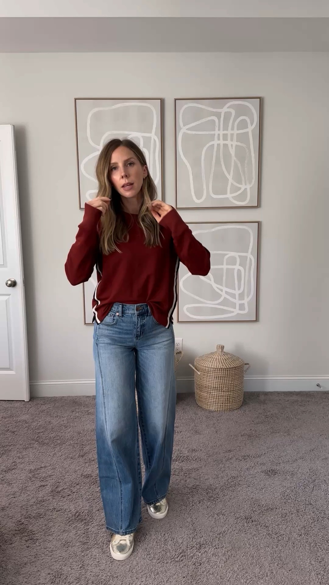 Wearing a small in the sweatshirt and 26 in jeans - both fit TTS 