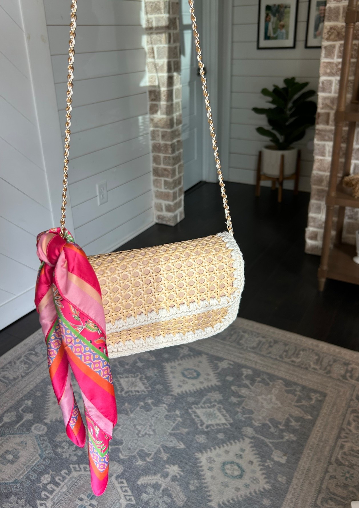 The perfect spring purse is on SALE! This one looks like it cost much more than $24👏🏻 linking my scarf too!

#targetaccessories #targetfind #sale #targetsale 