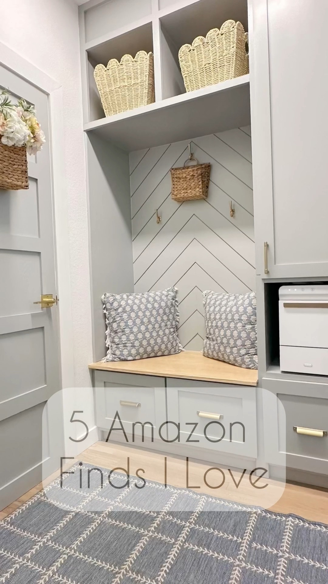 These Amazon picks are total lifesavers in my home lately—and all under $500!
	•	Pink kitchen-sized tool set
	•	Wireless stick-on sconces (set of 2) with rechargeable bulbs
	•	Brushed gold door kickplate (great for dog owners!)
	•	My Pet Peed pet stain & odor remover
	•	White + gold nugget ice maker


#LTKPets #LTKHome #LTKFindsUnder100