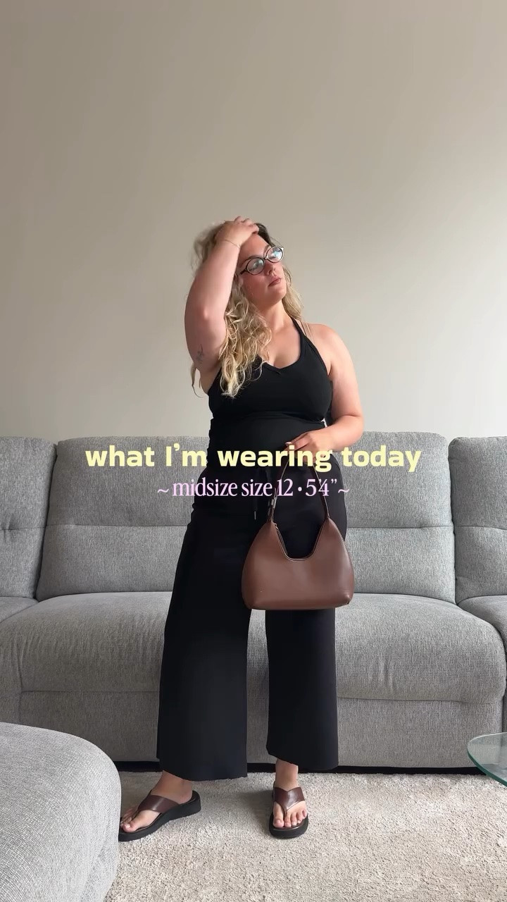 What I’m wearing today as a midsize size 12 & 5’4” 🌷

Wearing: 
Top is Amazon 
Bottoms: @spanx 
Shoes & bag: @princesspolly 

#midsize #ootd #size12 #midsizefashion #outfitinspo