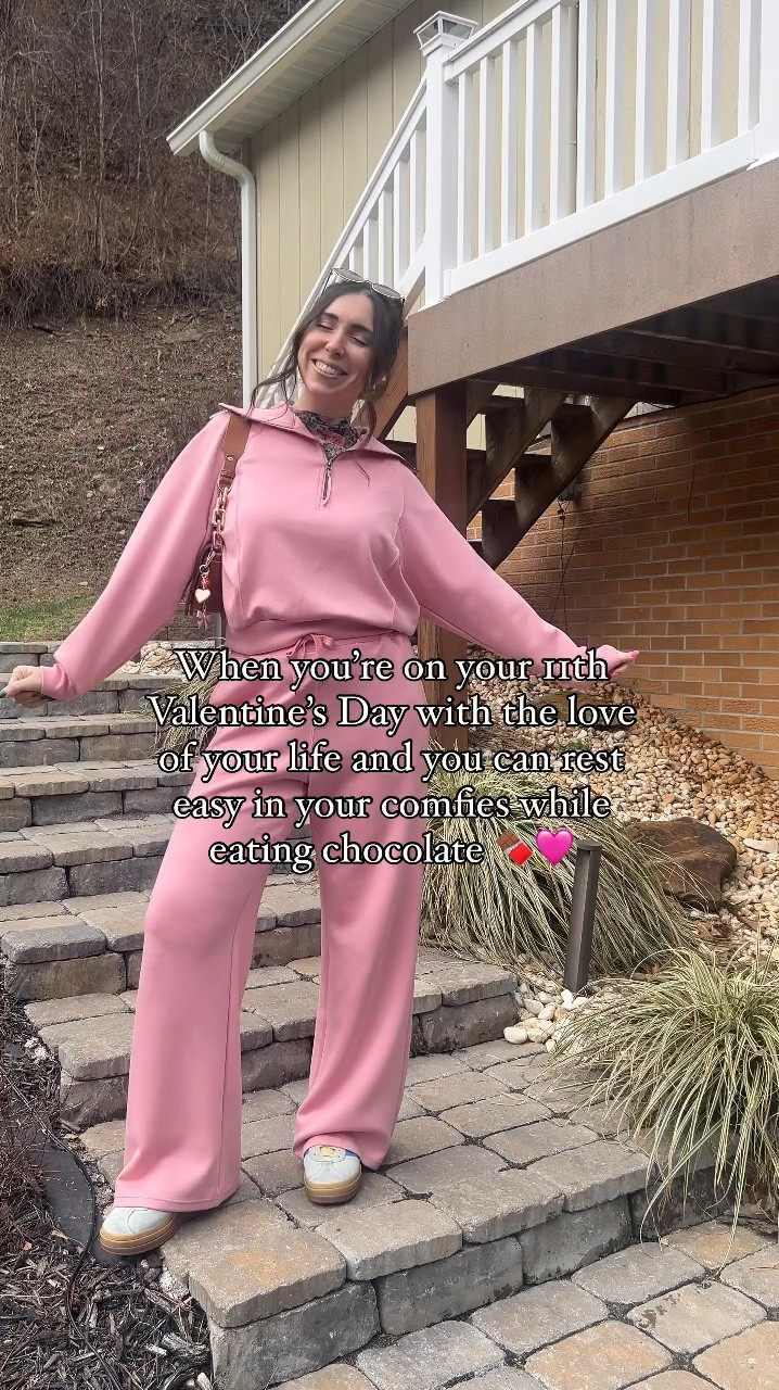 Comfiest two piece set ever! I have it in four colors 🤪🩷

Half zip pullover + wide leg pants, floral layering top. Fun, colorful outfits! Currently my favorite brand on Amazon!! This is the Spanx air essentials “look for less” set under $55 compared to $140!

#LTKTravel #LTKFindsUnder50 #LTKStyleTip