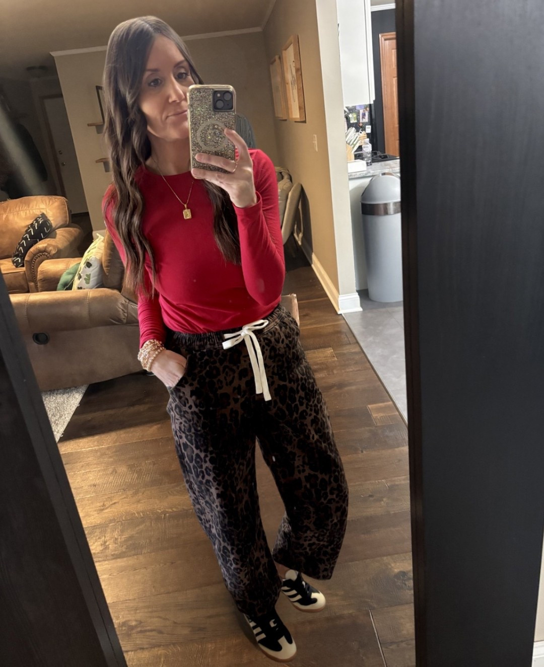 Love these Amazon pants.. comfy but still look put together 🖤