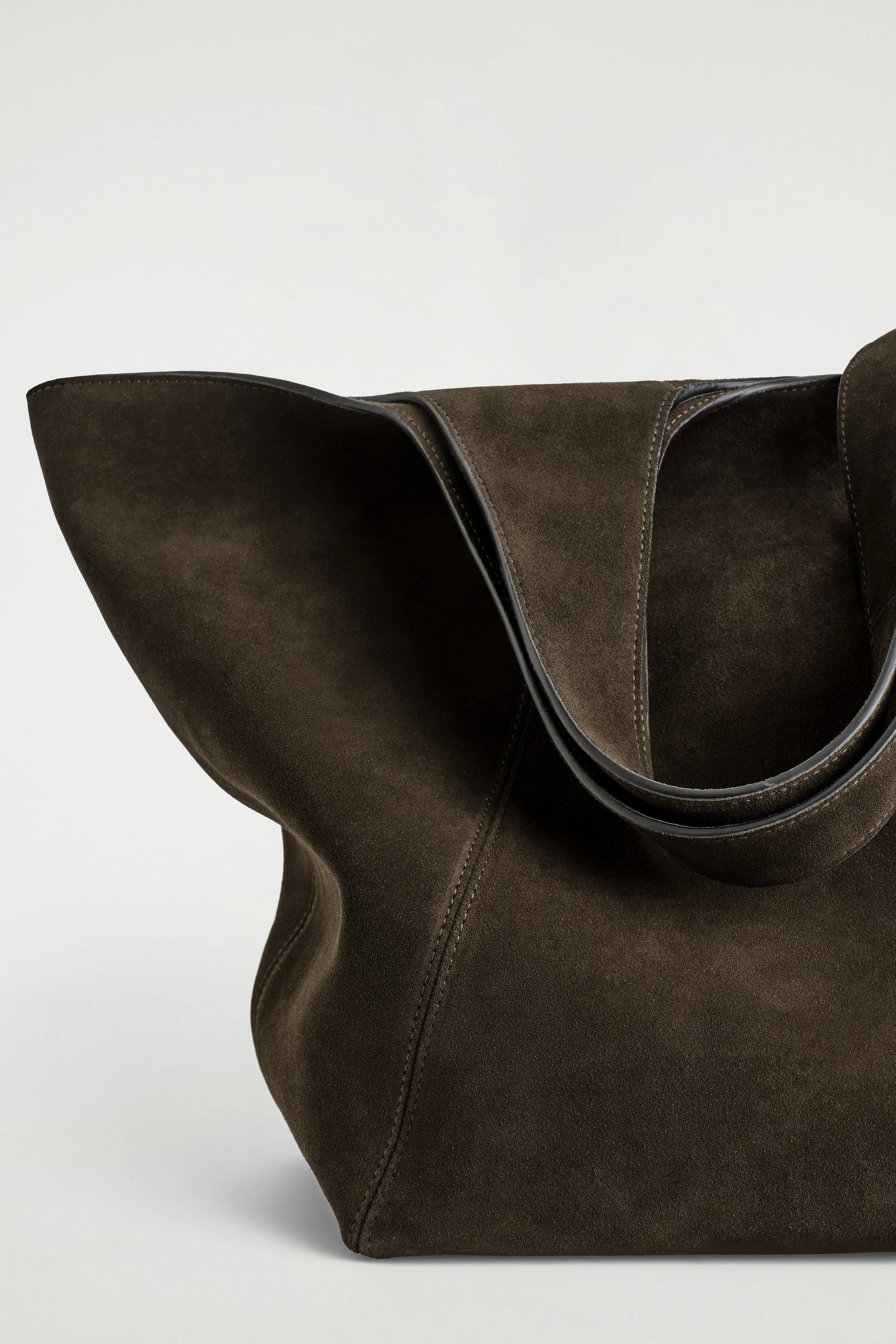 SCULPTED TOTE BAG - SUEDE - BROWN | COS IE | COS (EU)