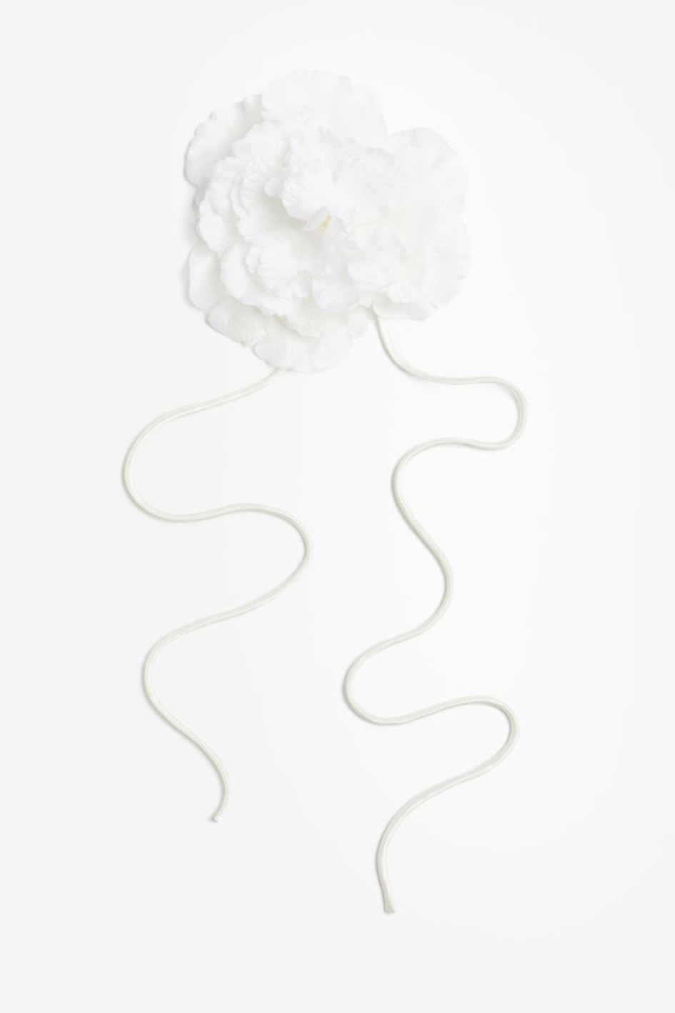 White flower necklace 