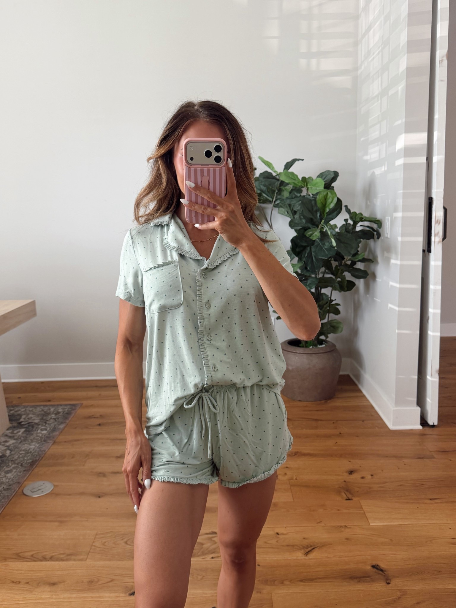 This may be my favorite Walmart hall ever!! Wearing an XS or 0 and everything!
#SummerOutfit #Pajamas ￼

#LTKmorningroutine