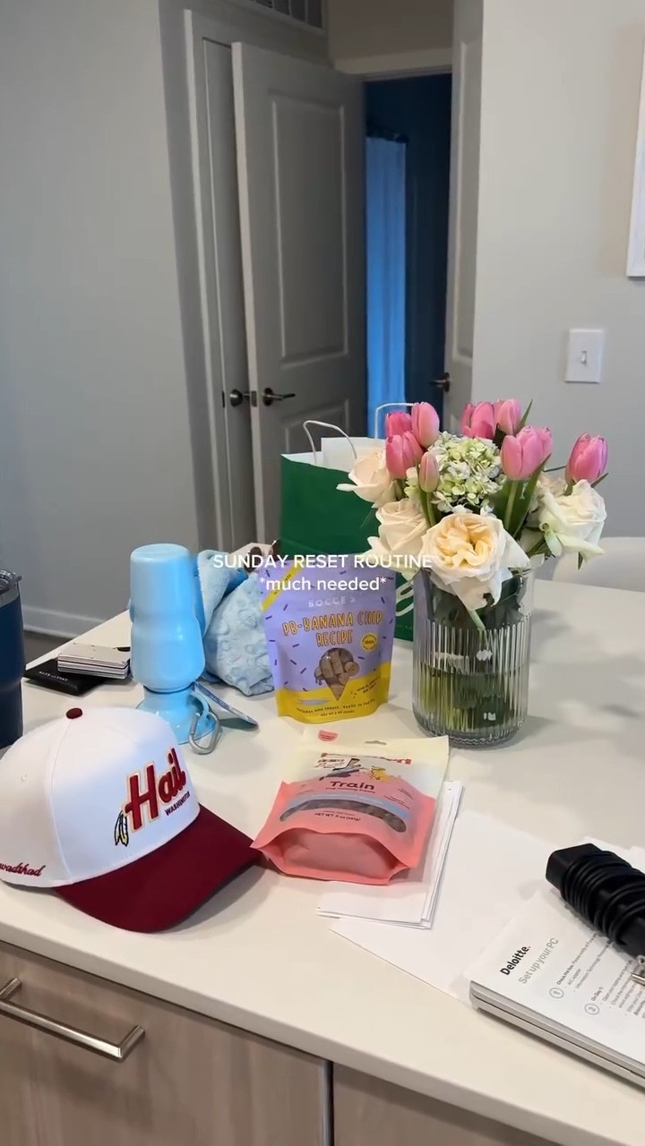 after a living room sleepover & closet clean out this reset was MUCH needed!!!🫧✨ 

#sundayreset #resetroutine #cleantok #cleaning #weeklyreset