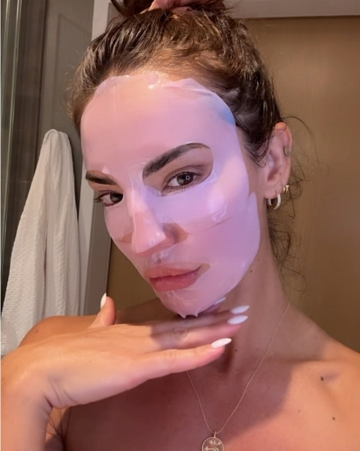 There’s a reason salmon sperm on your face is a thing 😜 I wake up a new woman when I sleep with this mask on

#LTKBeauty