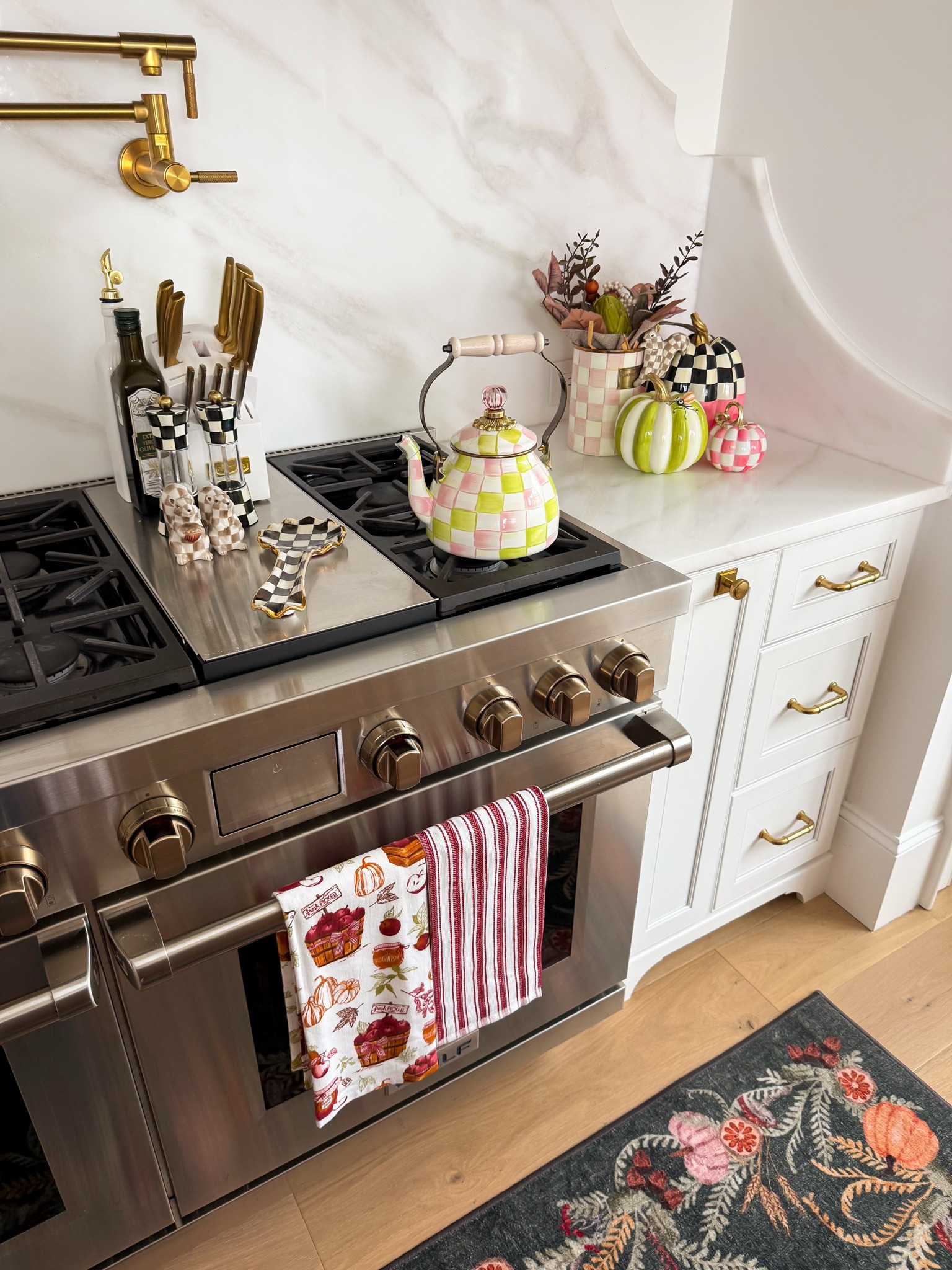The cutest fall kitchen set-up! 

 #MCPartner #LTKHome #LTKSeasonal #LTKdayinmylife