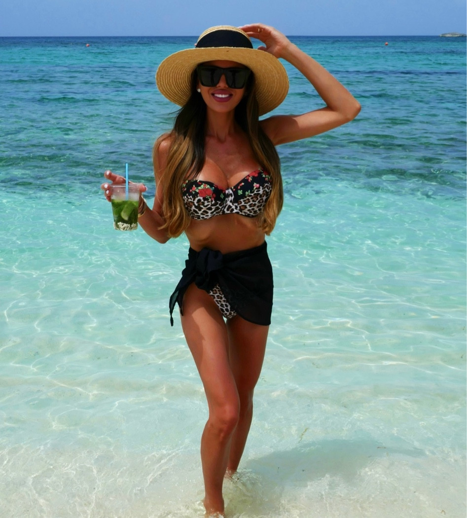 BEACH LOOK ✨ BIKINI IS REVERSIBLE 

#LTKtravel #LTKFind #LTKstyletip