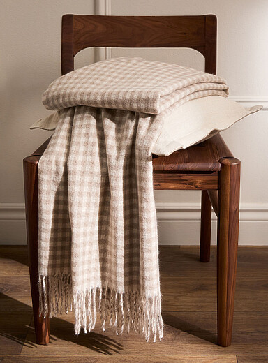 Basket-weave knit gingham pattern fringed throw130 x 170 cm
        
        

		

        
    
... | Simons