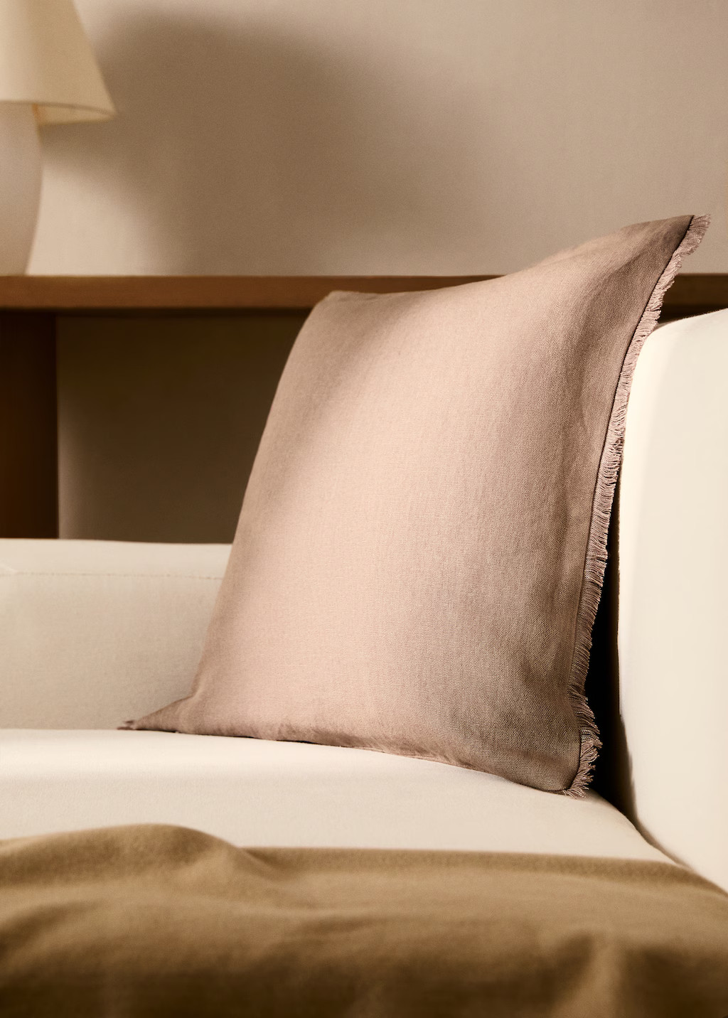 Linen cushion cover with fringes 50x50 cm | Mango (US/MX/AU)