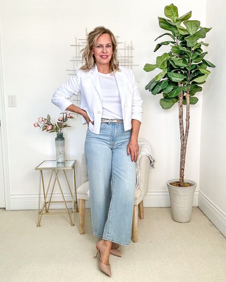 I didn’t know I needed this cropped white linen blazer and now I want to wear it with everything, starting with these jeans! The blazer is from Madewell and through the end of today you can get 20% off your entire Madewell purchase by shopping with the links below, and then use code LTK 20 at checkout! #LTKMadewell

#LTKStyleTip #LTKOver40 #LTKSaleAlert