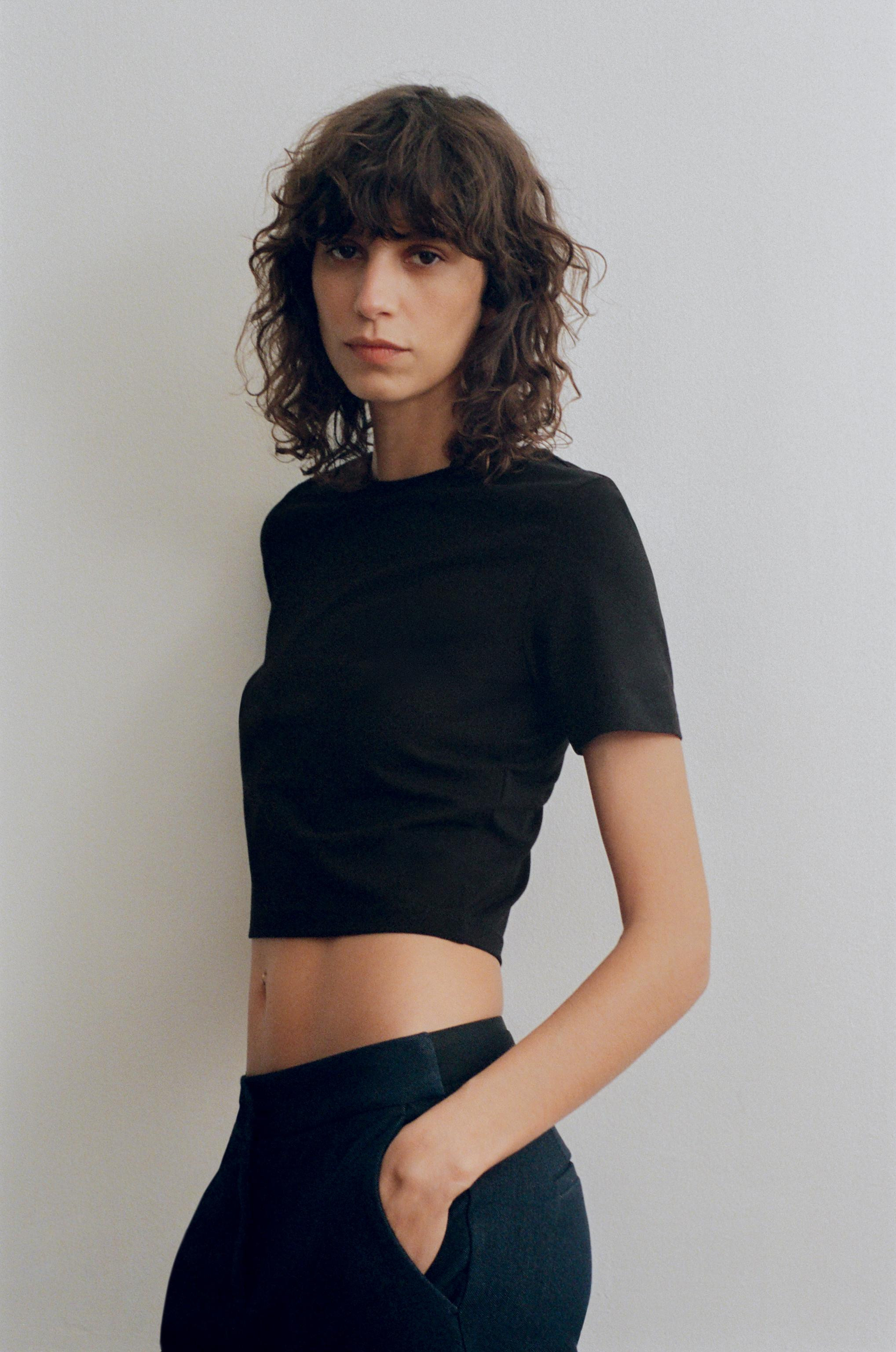 MAGLIETTA ELASTICIZZATA CROPPED | Zara IT