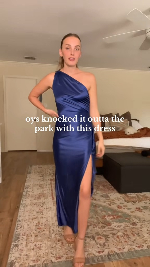 Such a stunning dress! 

5’7” - 26.5” waist - 36” hip
Size small

#dress #formaldress #blacktiedress #maxidress #weddingguestdress #satindress

Wedding guest dress ideas, formal dress, black tie dress, satin maxi dress, one shoulder formal dresss

#LTKWedding #LTKWatchNow #LTKParties