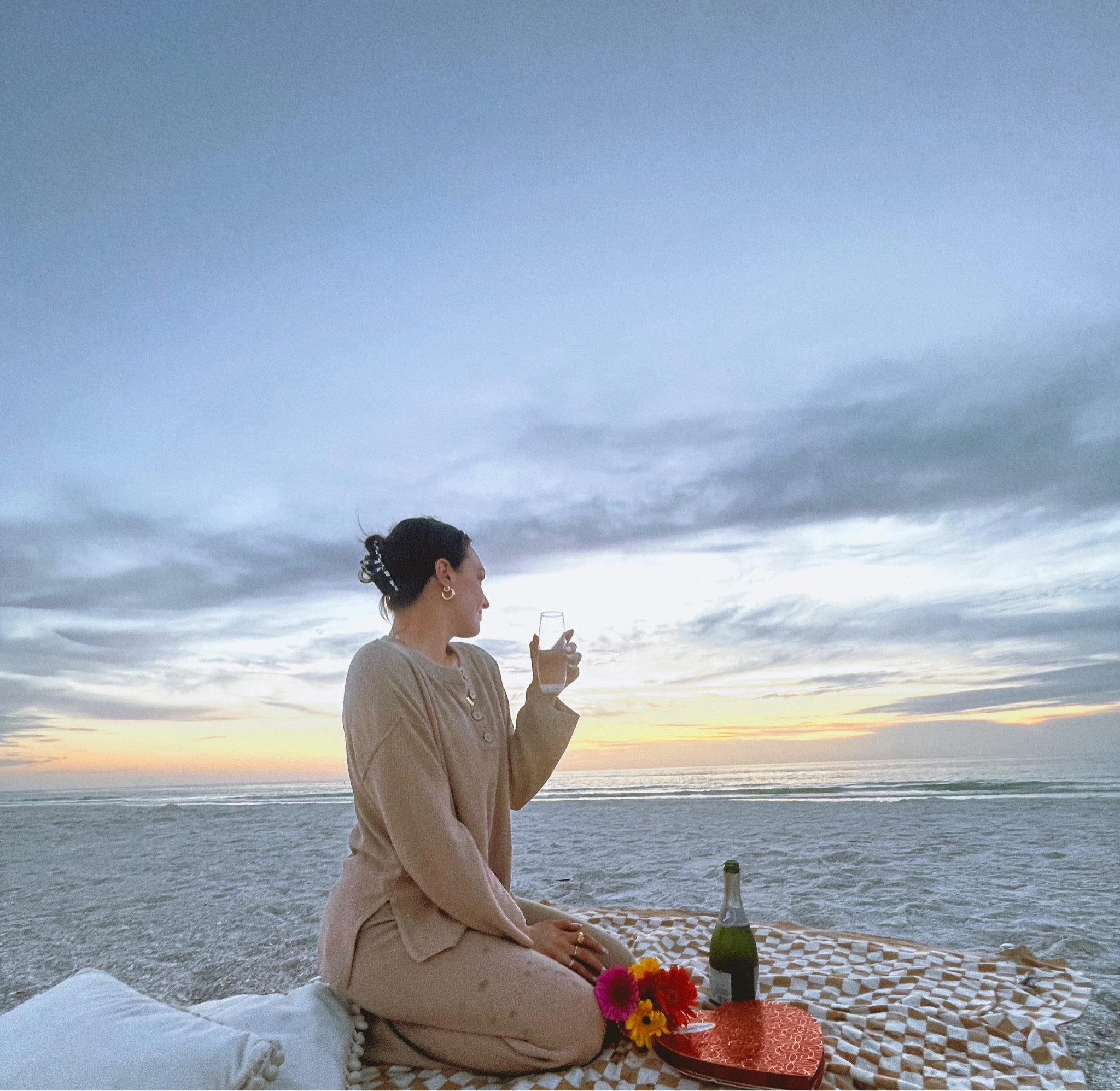 Beach, champagne, chocolates, and a cutie Amazon set 🤎 

Beachaesthetic, Pinterest, pinterestinspired, pinterestaesthetic, amazonfashion 

#LTKFind #LTKfit #LTKSeasonal