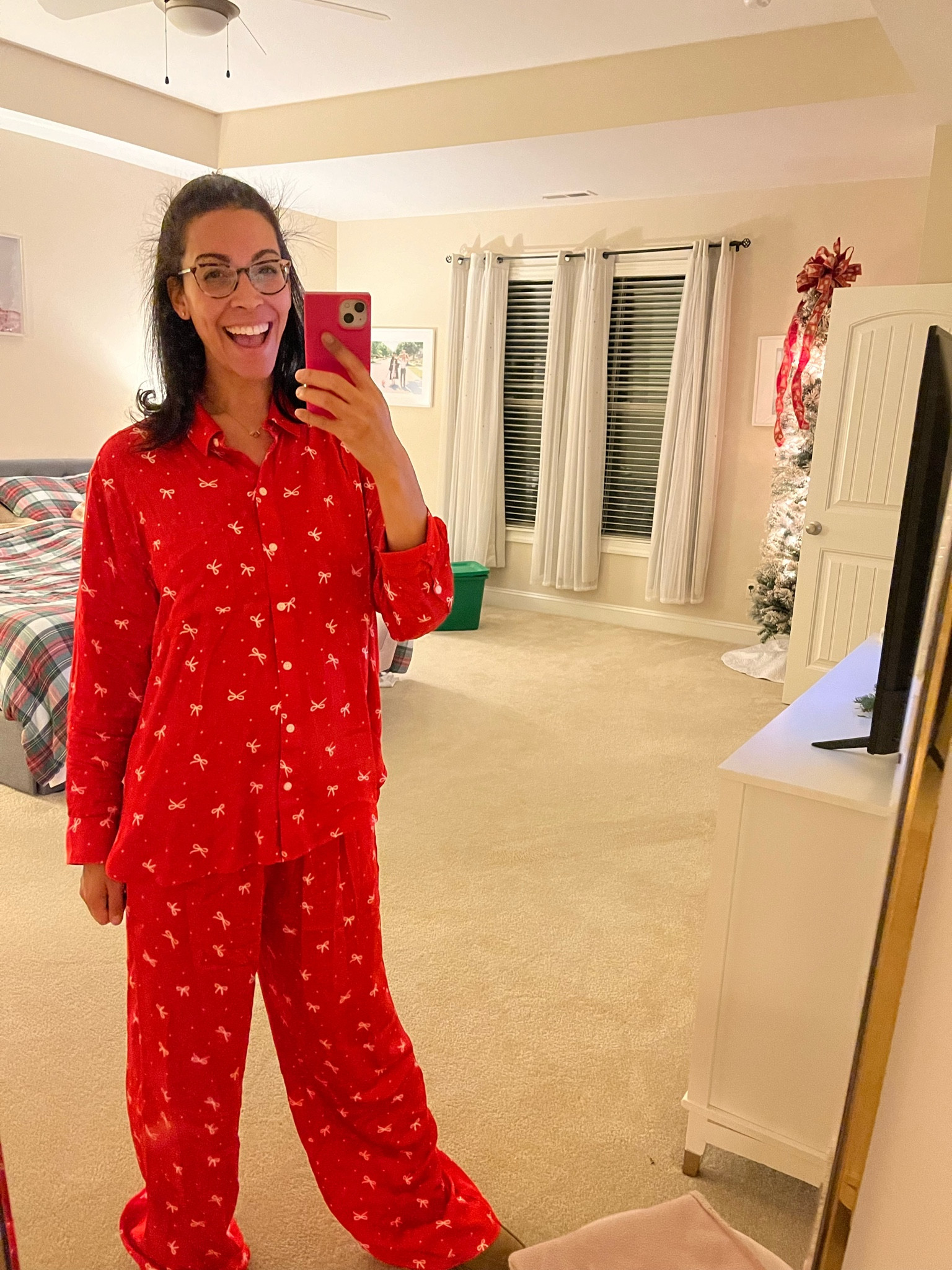 Comfy, cozy, and festive! Love the little bows 🎀❤️