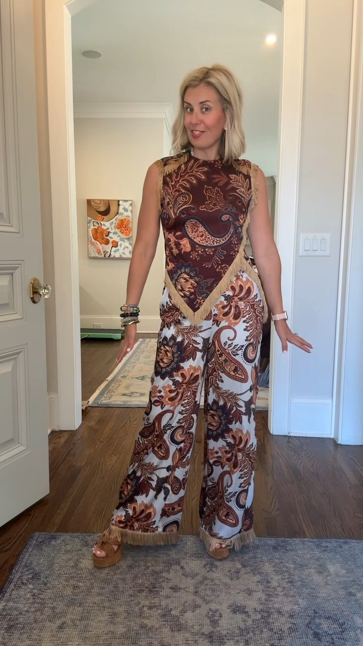 Definitely a mix and match situation! What do y’all think….the set or with a neutral bottom?!! Cute!! 
Top - 0
Pants - 0
Heels - 8 tts 

*code Catherine20 at Allie +Bess

#LTKdayinmylife #LTKootd #LTKmomlife