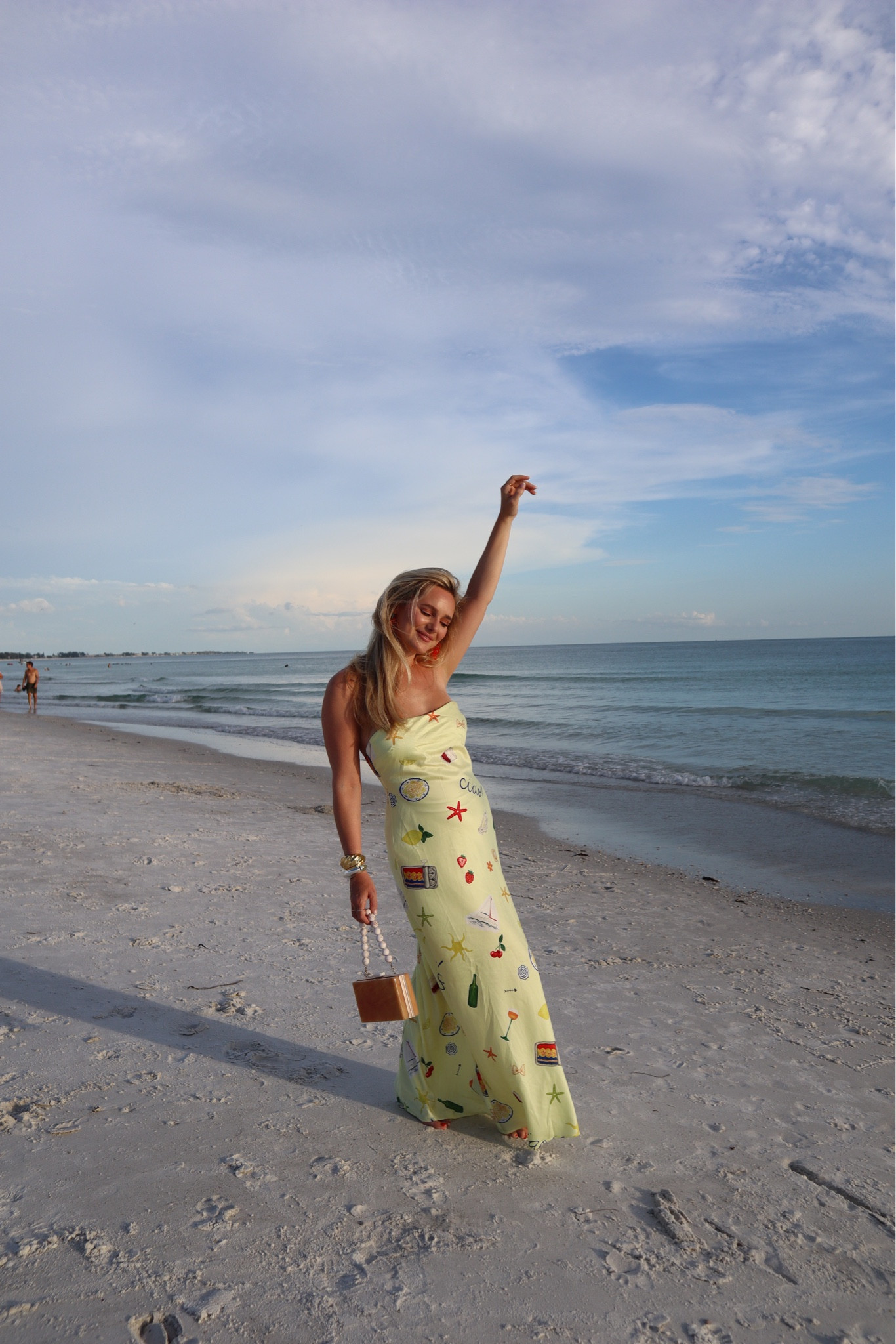 wearing a small! cannot find the yellow anywhere but i love the white and blue so much!!