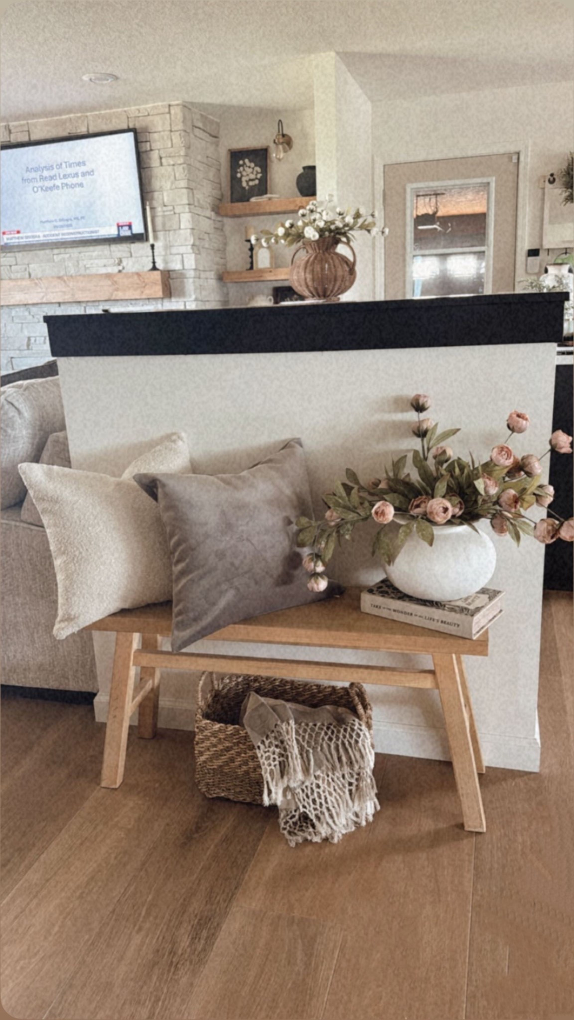 Neutral home bench styling perfection 🤎 This cozy entryway look is simple yet welcoming — layered pillows, a soft throw, and faux florals in a textured vase. Perfect for creating that inviting first impression in your home! All items linked for easy shop-the-look styling.
#BenchStyling #NeutralHomeDecor #EntrywayInspo #FauxFlorals #CozyCorners #LTKHome #LTKDecor #LTKFinds #NeutralDecor #HomeStyling #HomeVignettes #WarmMinimalism #OrganicModern #HomeInspo #LTKStyling
