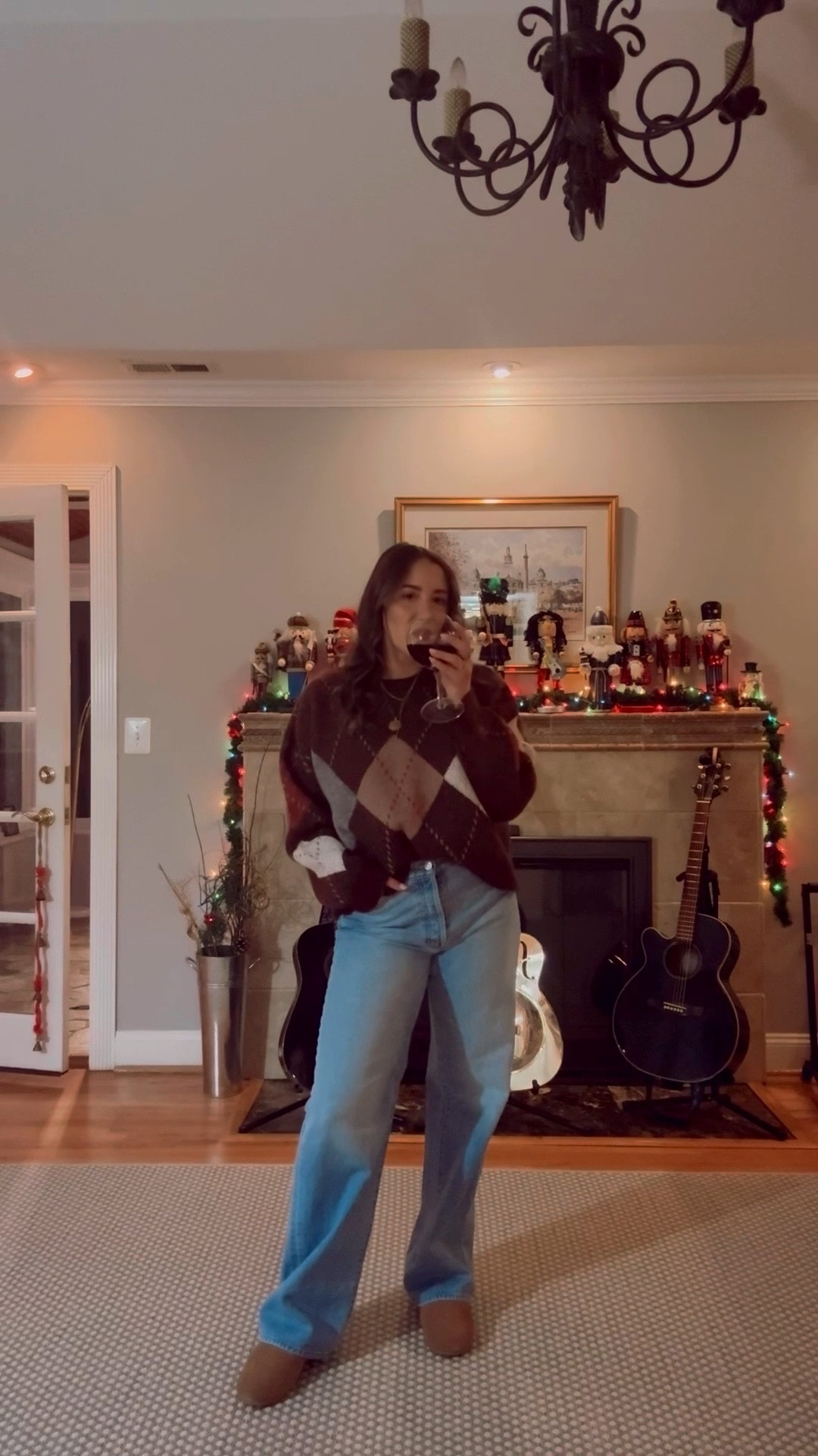 Holiday argyle 🎄 baggy jeans perfect for feasting and my comfiest Ugg clogs 🥰