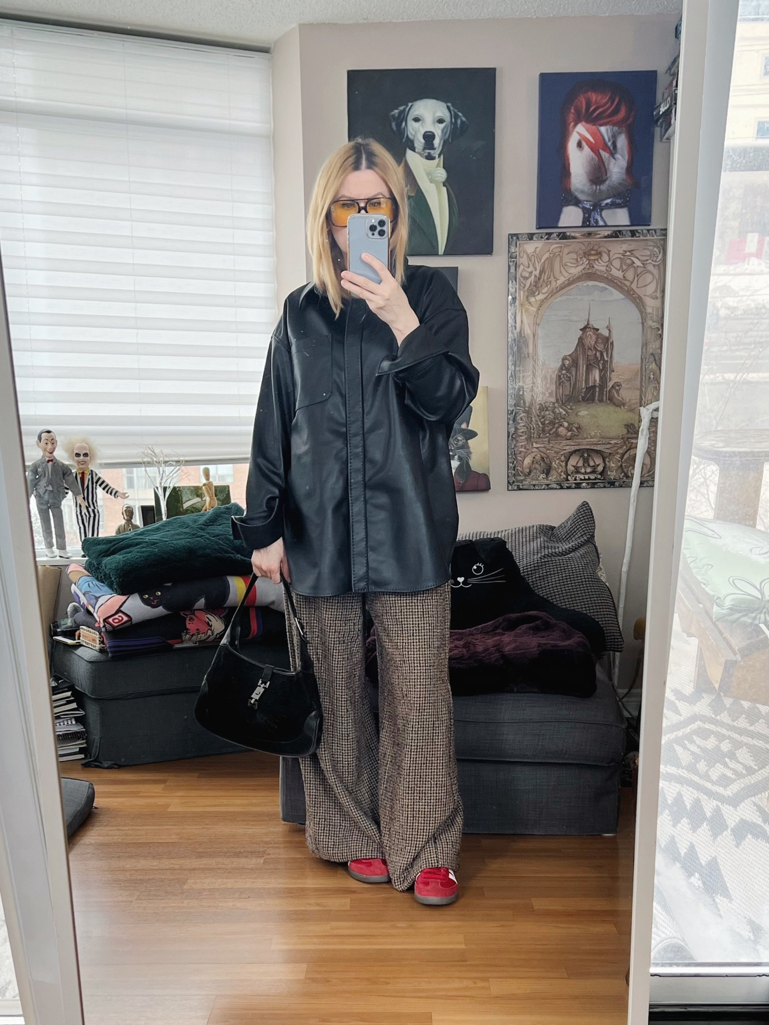 Every time I wear this faux leather shirt I like it more.
Trousers secondhand Etro
Bag vintage Gucci
•
.  #winterLook  #StyleOver40  #vintageGucci #etro #adidassambas #menswearinspired #poshmarkFind #secondhandFind #FashionOver40  #MumStyle #genX #genXStyle #shopSecondhand #genXInfluencer #WhoWhatWearing #genXblogger #secondhandDesigner #Over40Style #40PlusStyle #Stylish40s #styleTip  #HighStreetFashion #StyleIdeas



#LTKshoecrush #LTKstyletip #LTKFind