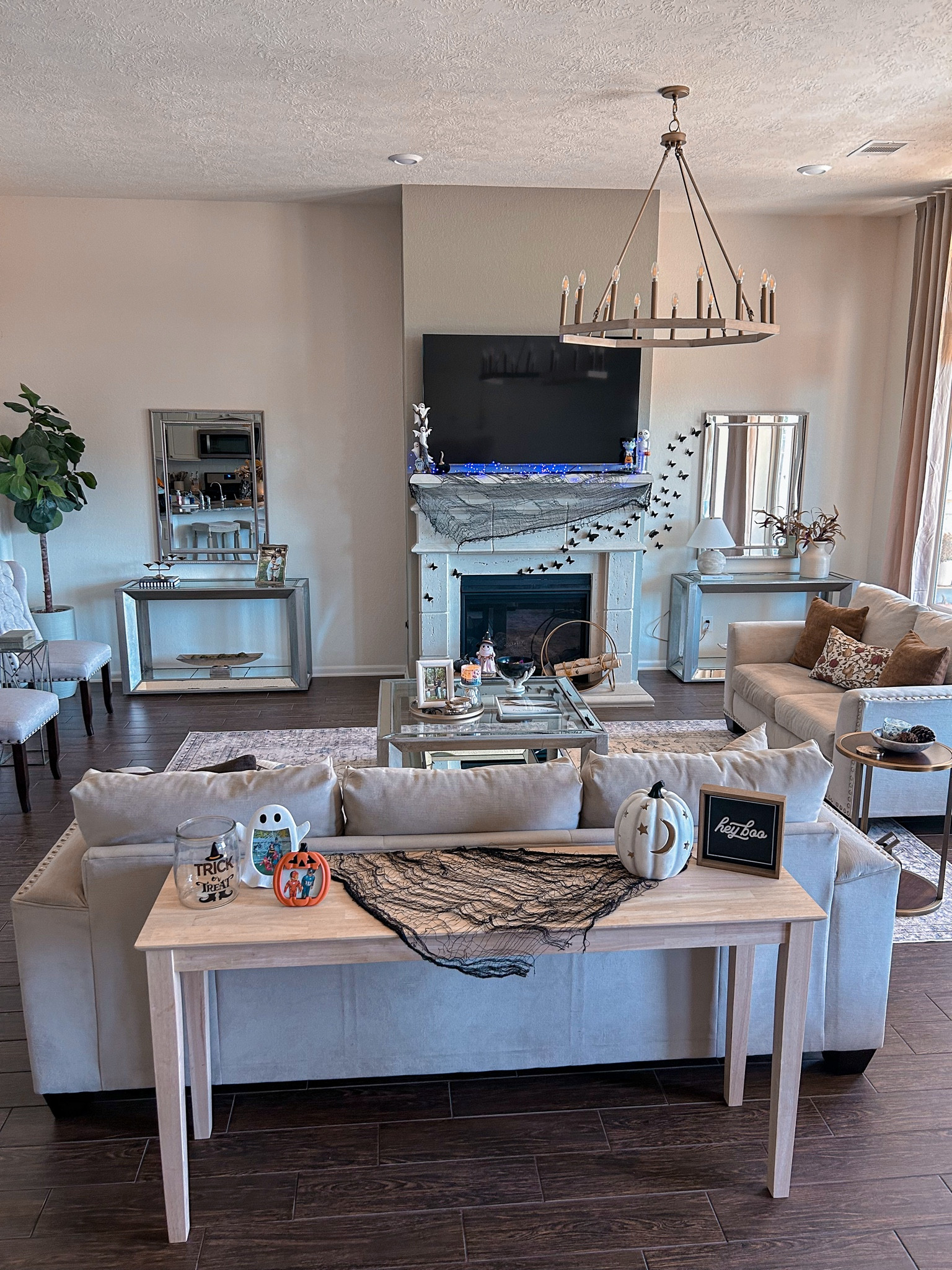 Halloween at home!! 👻🎃🖤 #halloweendecor 

#LTKHalloween #LTKSeasonal #LTKHome