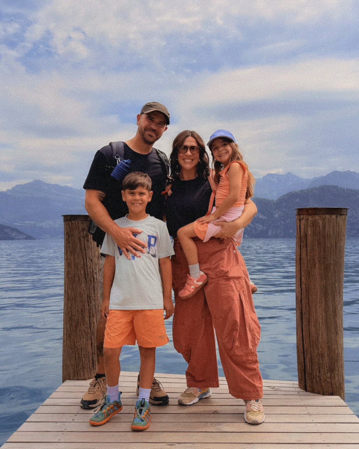 Switzerland day 2! Casual European outfits. Size M in pants, XL in black boxy tee!