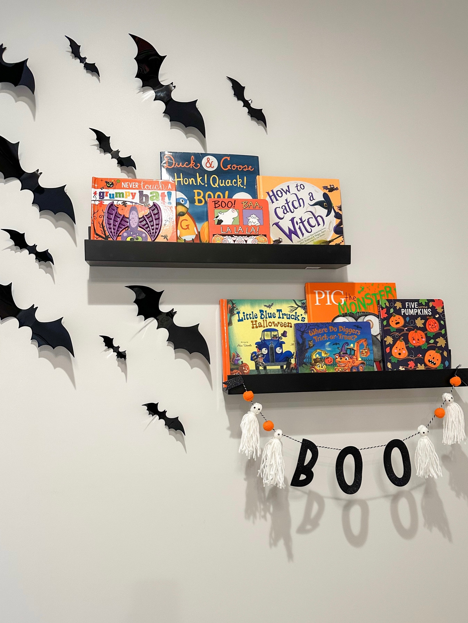 Halloween bookshelf 🎃

• October, kids Halloween, kids books, Halloween garland, wall bats, Halloween decor, amazon finds, bedroom, nursery 

#LTKkids #LTKxPrime #LTKHalloween