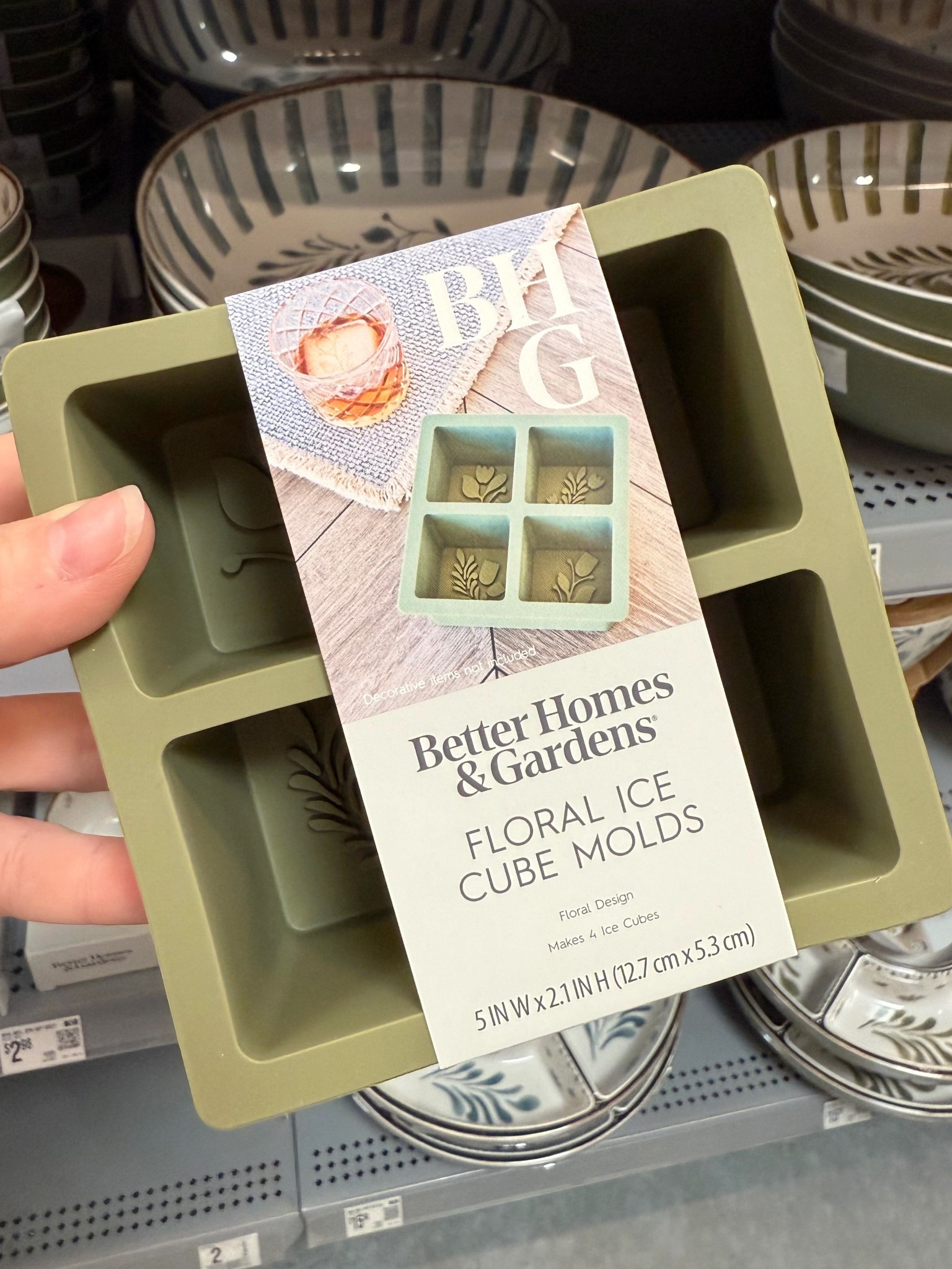 Love this floral ice cube mold! So fun for Summer entertaining! 


Summer table, entertaining, outdoor entertaining, dining room decor 

#LTKSeasonal #LTKHome