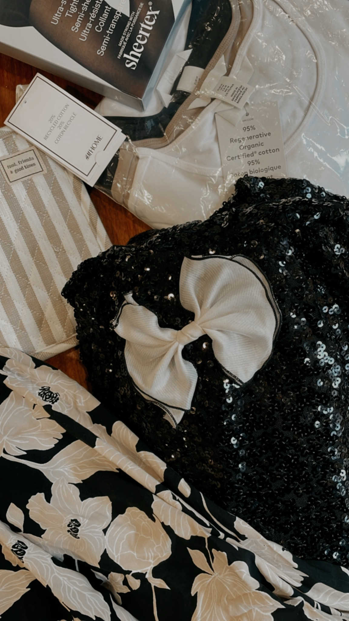 H&M black-beige-white haul 

#handmhaul #bow #sequineddress #christmasdinner #beigeblackwhite