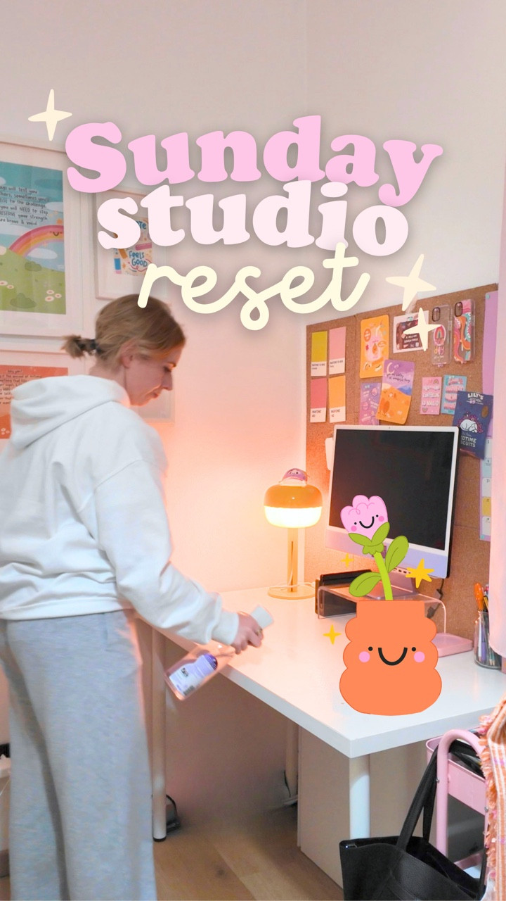 Let’s reset the studio for a new week because honestly there is no better feeling that clearing the chaos of a busy week and getting everything fresh and tidy before Monday 🥰