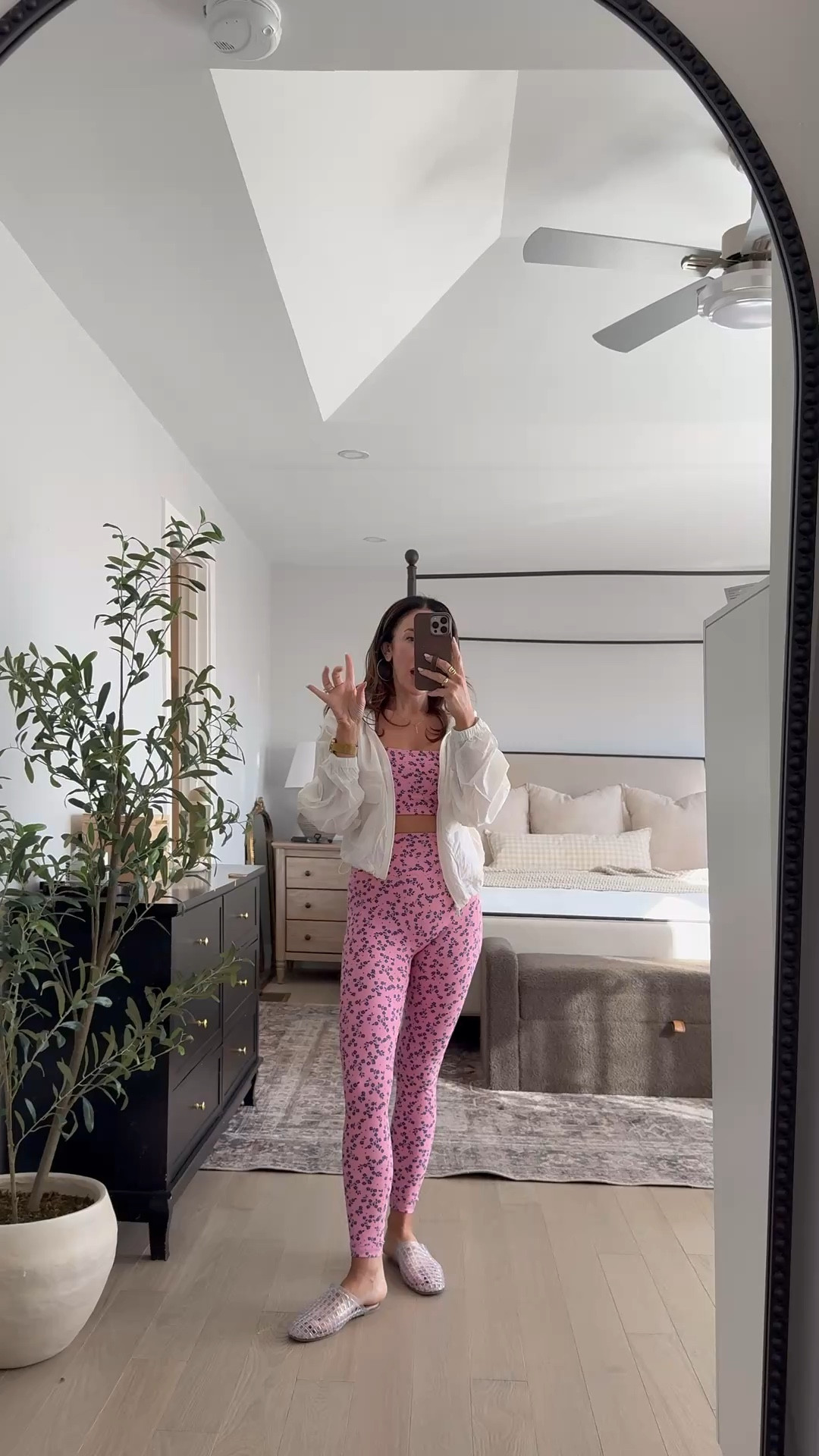 Old Navy style! I can’t get over this set. Old navy finds are so good. Wearing a small in set. Wish I had done Small in jacket


#LTKSeasonal #LTKSaleAlert #LTKPetite