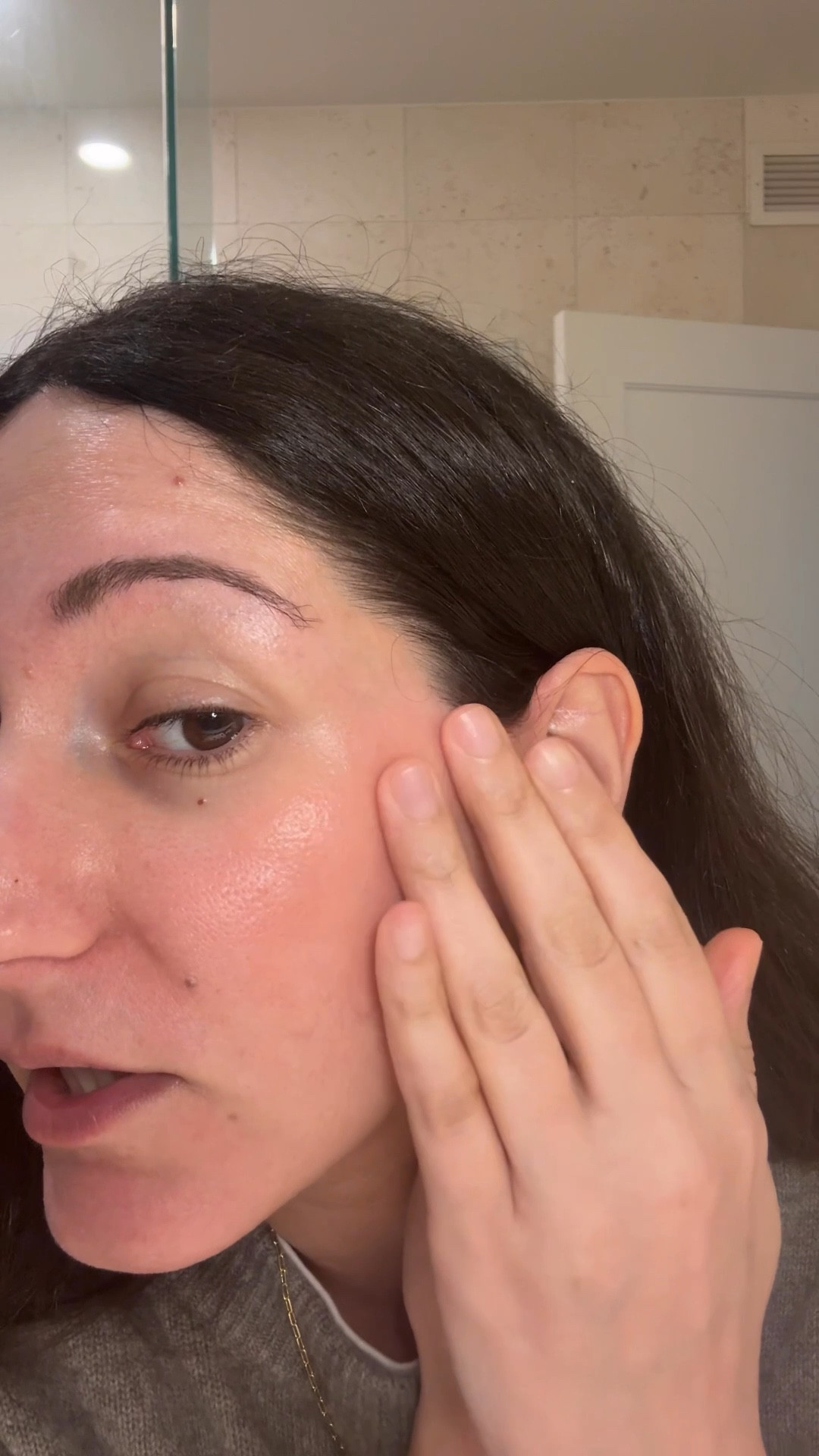 Here are four products that are used to get a new make up make up look in one minute. These products make me feel put together and I look good throughout the day. It is low effort and you don’t need a brush. Try it for yourself and let me know if you’re able to apply everything in one minute. 

@Freck Beauty ￼

#LTKselfcare #LTKBeauty #LTKmorningroutine