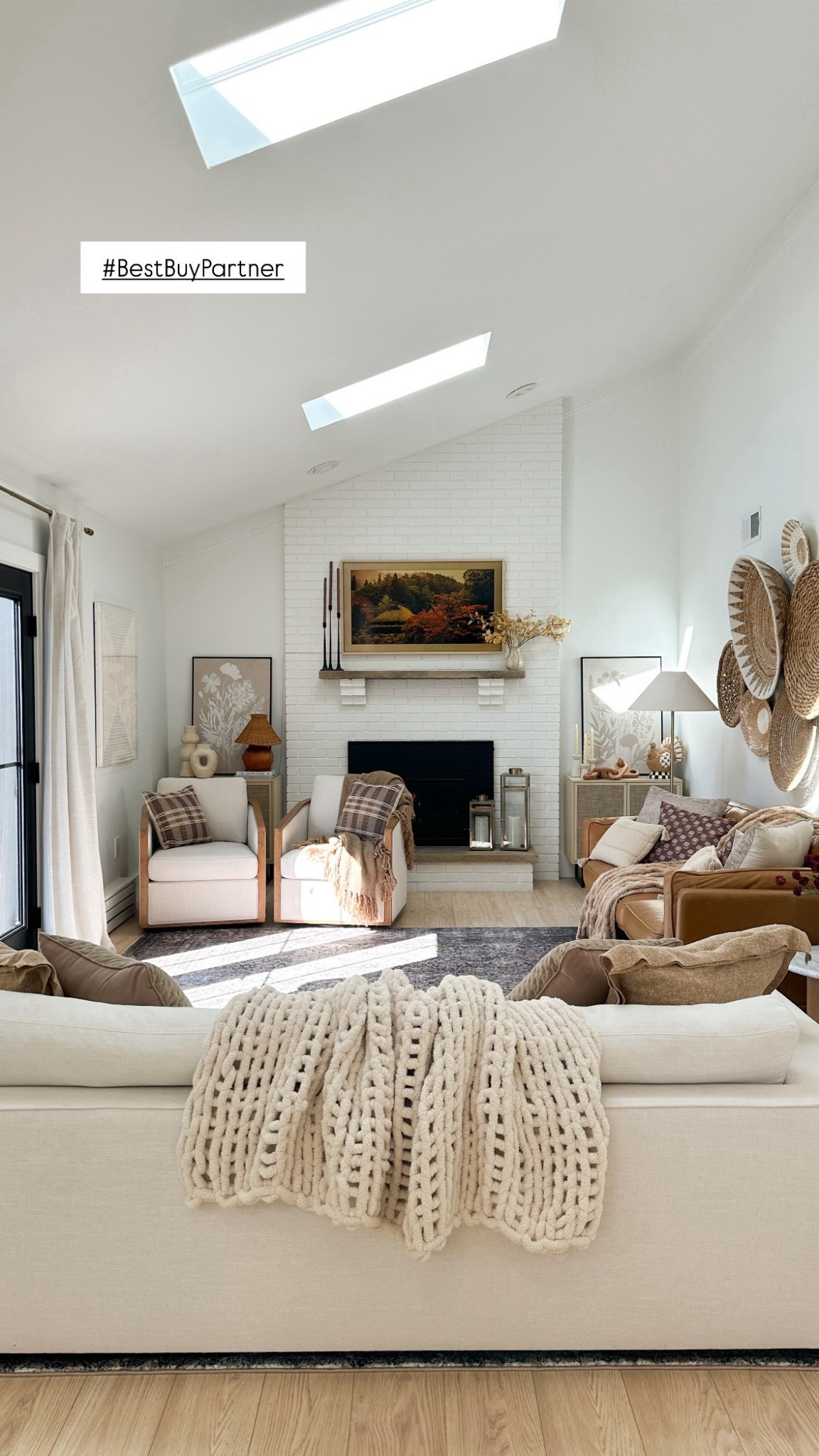 #BestBuyPartner The holidays are fast approaching, and the perfect way to make sure your home looks elevated is with the Samsung The Frame Tv! The matte display anti-reflection screen in 4K will have your guests never wanting to leave! @bestbuy 

Comment "frame" to shop Samsung The Frame TV Deals and all the fun accessories now at Best Buy!

https://liketk.it/5vf5d
#liketkit #bestbuy #frametv
