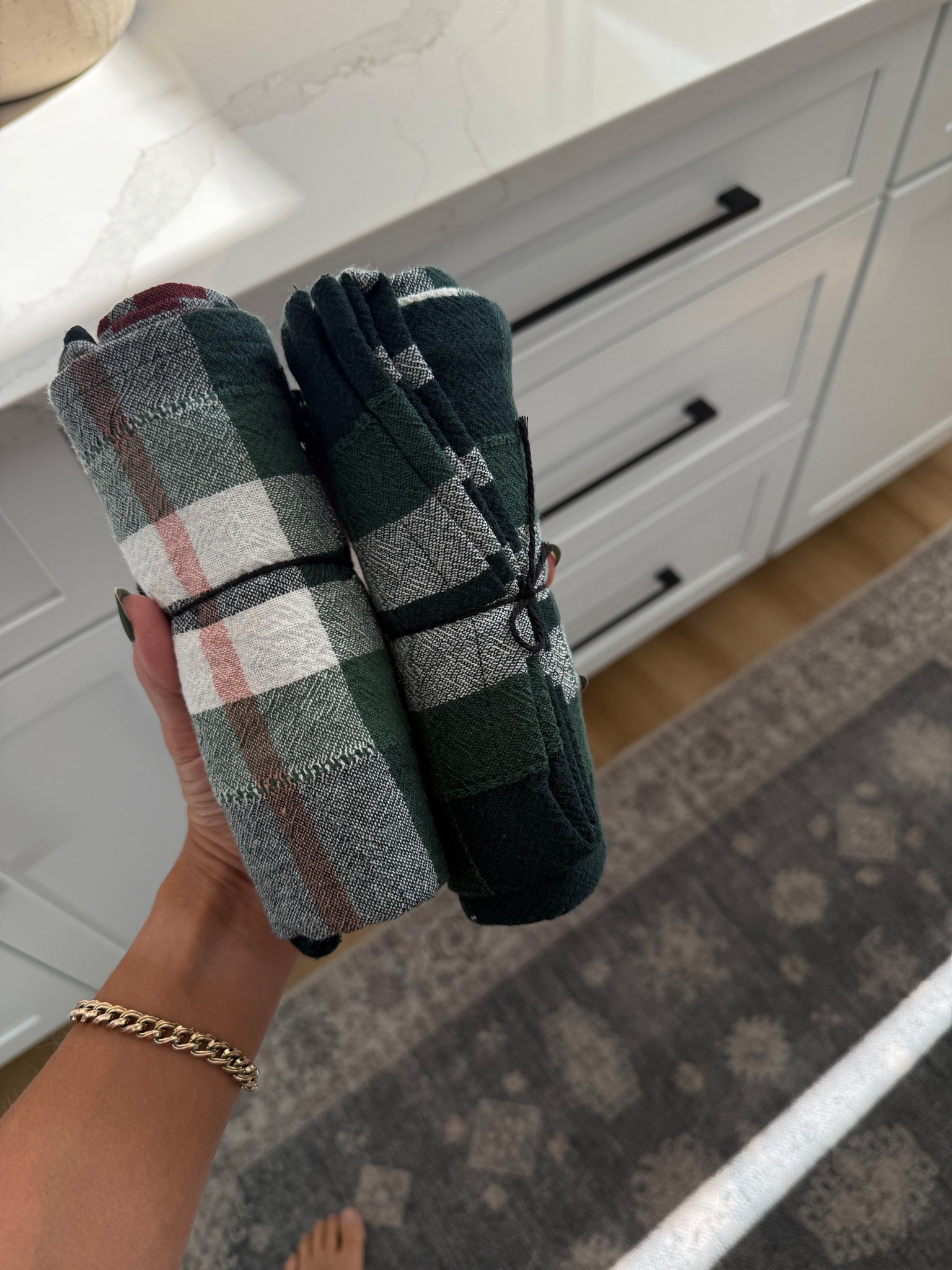 Ralph Lauren inspired kitchen towels

Ralph. Lauren, holiday decor, holiday finds, Christmas ideas, kitchen, necessities, Home essentials, gift ideas, gifting, gift guide, holiday, cyber week, Black Friday

#LTKHome #LTKHoliday #LTKGiftGuide