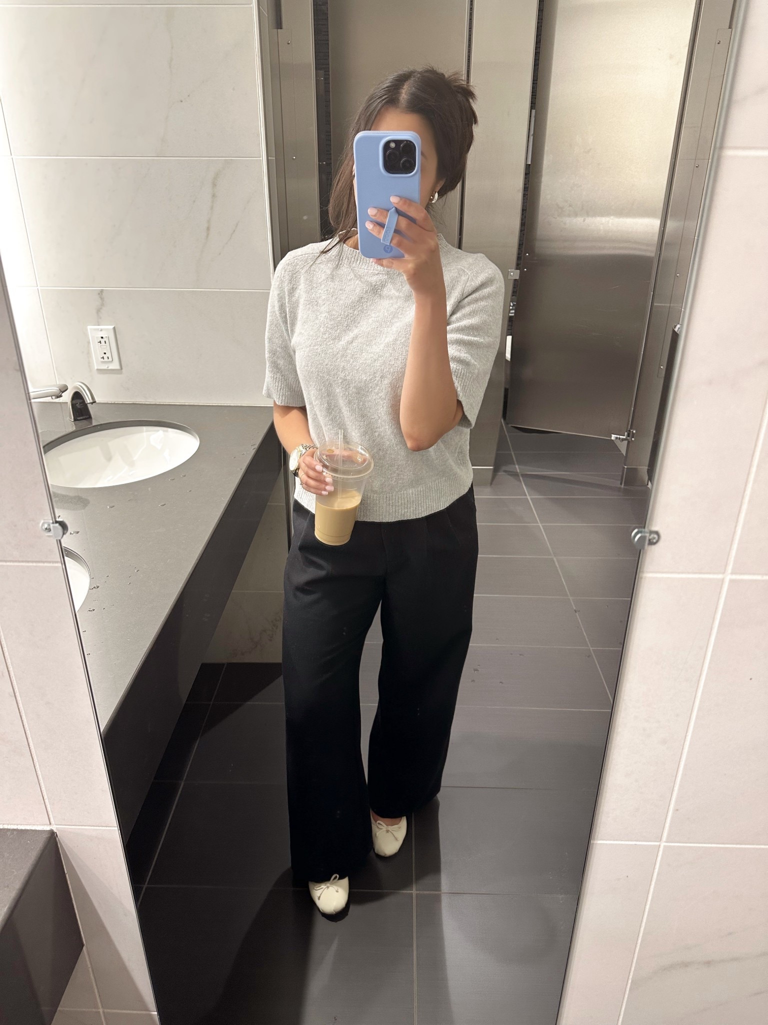 Target officewear for the win 🩶



Target finds, short sleeve sweater, grey short sleeve sweater, fall transition outfit, summer to fall look, fall officewear, petite workwear, petite work pants, abercrombie, smart casual, business casual

#LTKShoeCrush #LTKPetite #LTKWorkwear