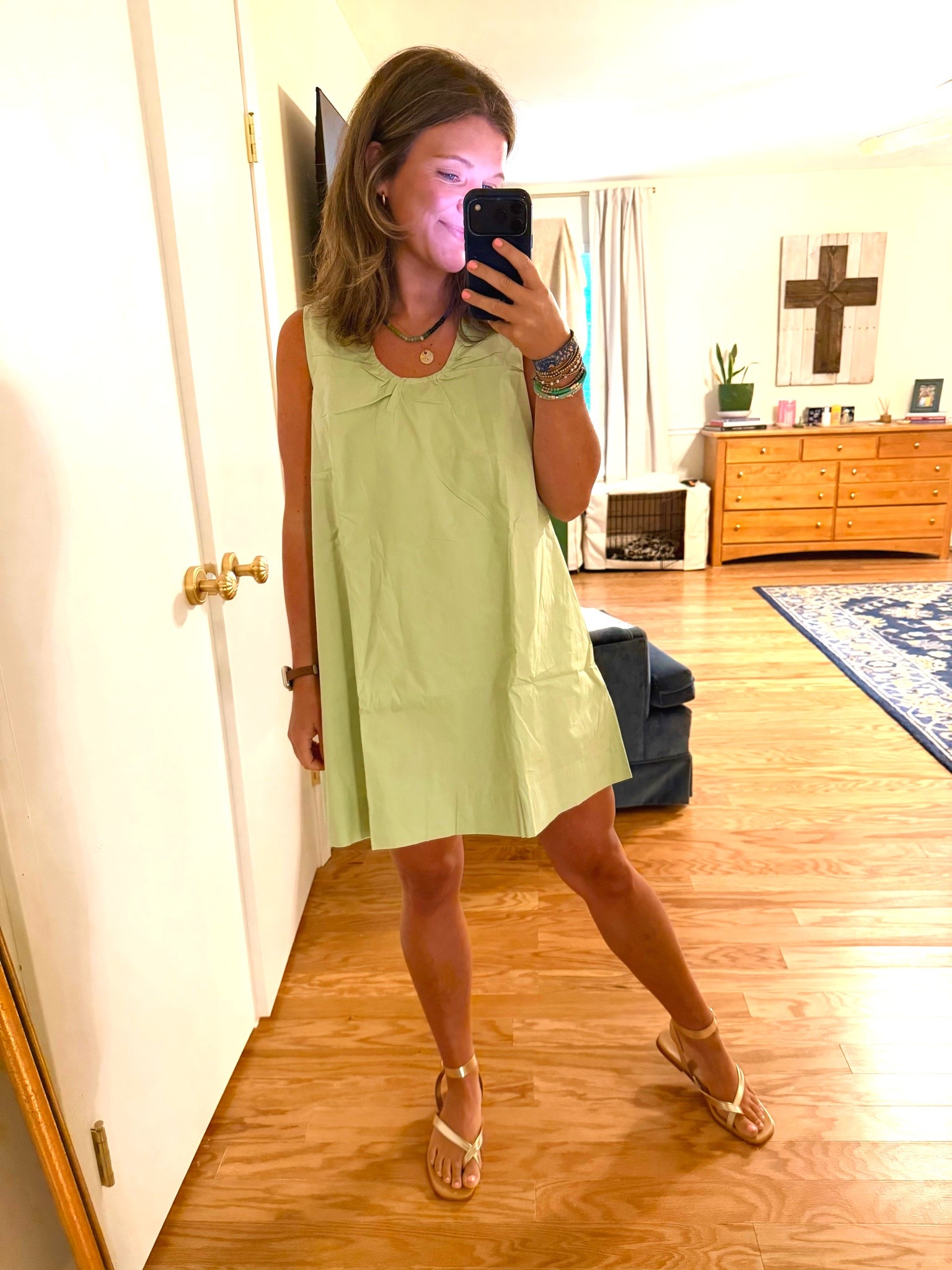 Definitely needs steaming but she’s cute!! Wearing an XS!