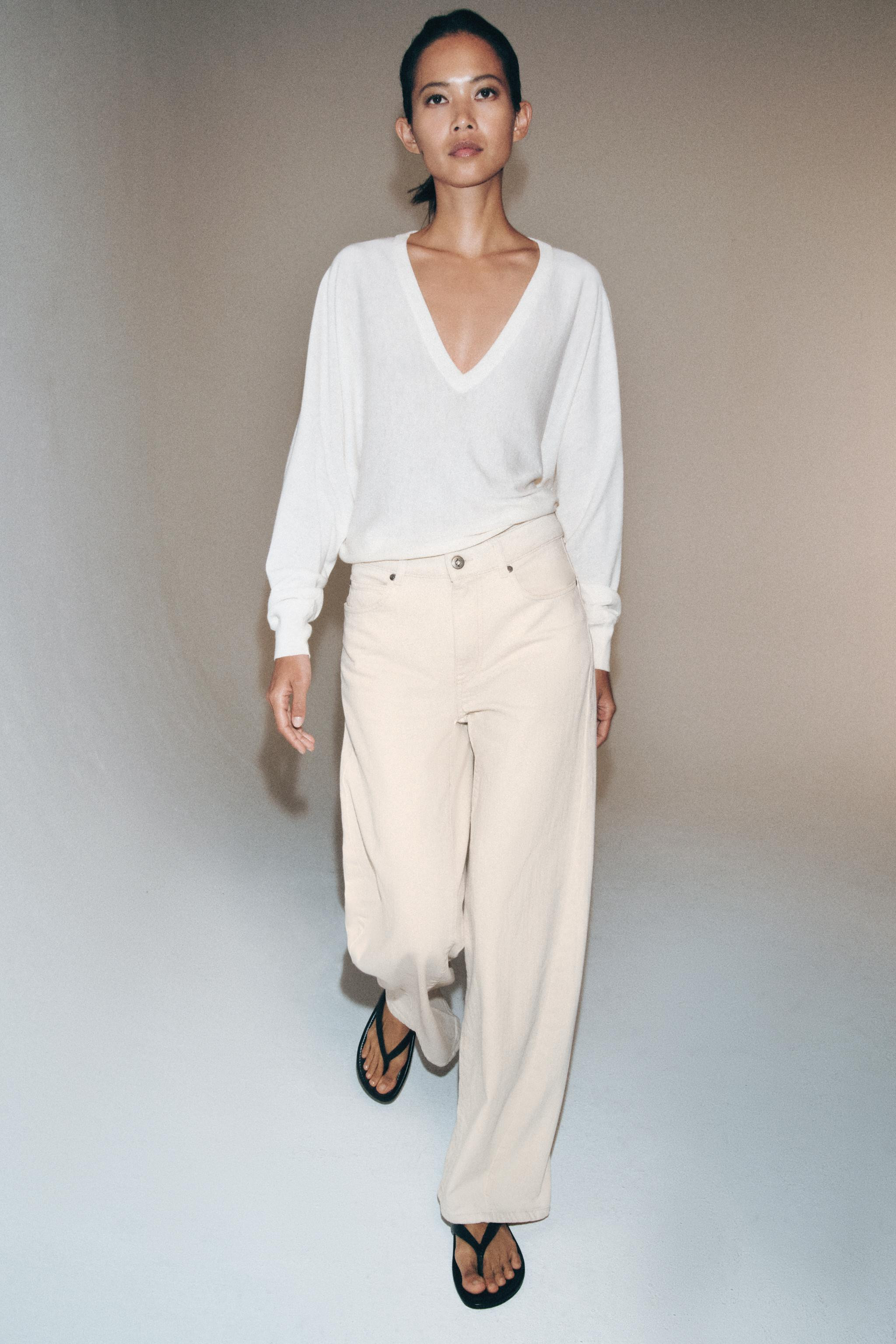 ZW COLLECTION LOOSE BARREL MID-WAIST JEANS | Zara UK