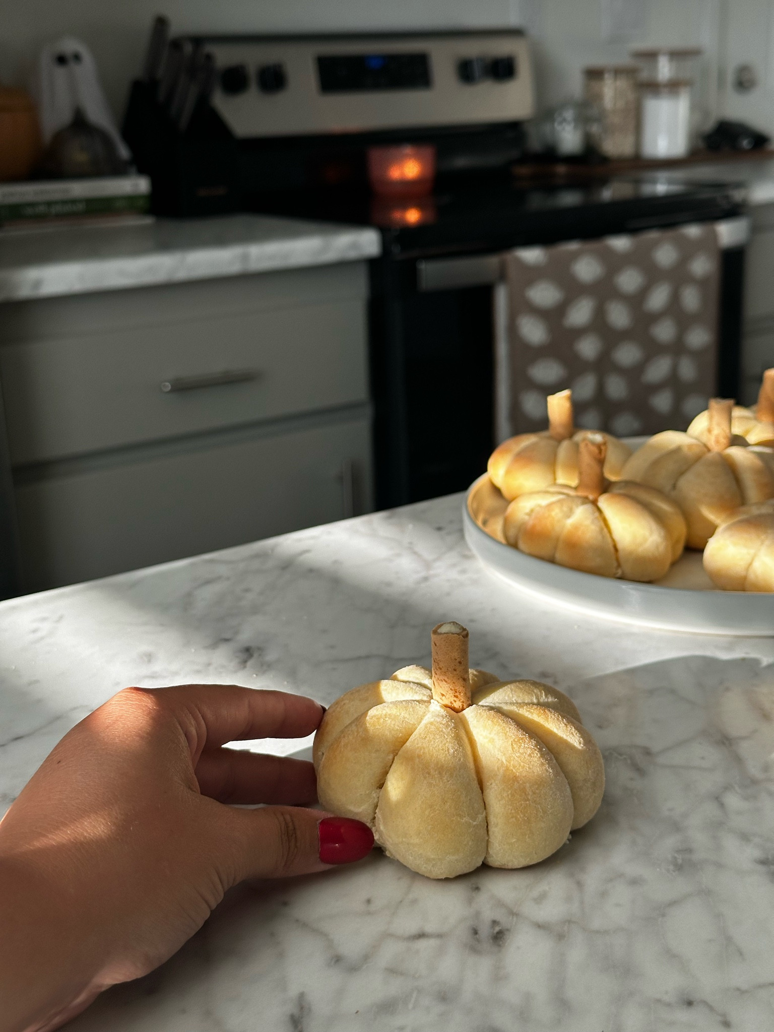Pumpkin shaped dinner rolls SURE to impress your guests this fall 🫶🏻 

#LTKSeasonal #LTKHome #LTKFindsUnder50