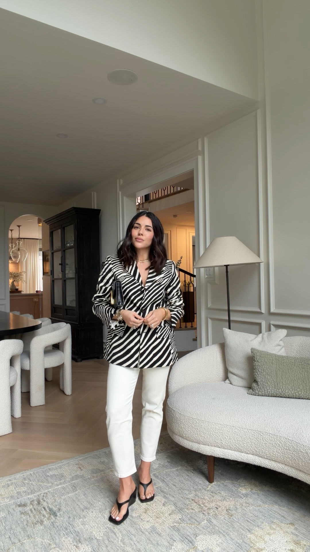 Blazer - XS
Jeans - size 25w x 26L

#LTKsummer #LTKdatenight #LTKpartywear