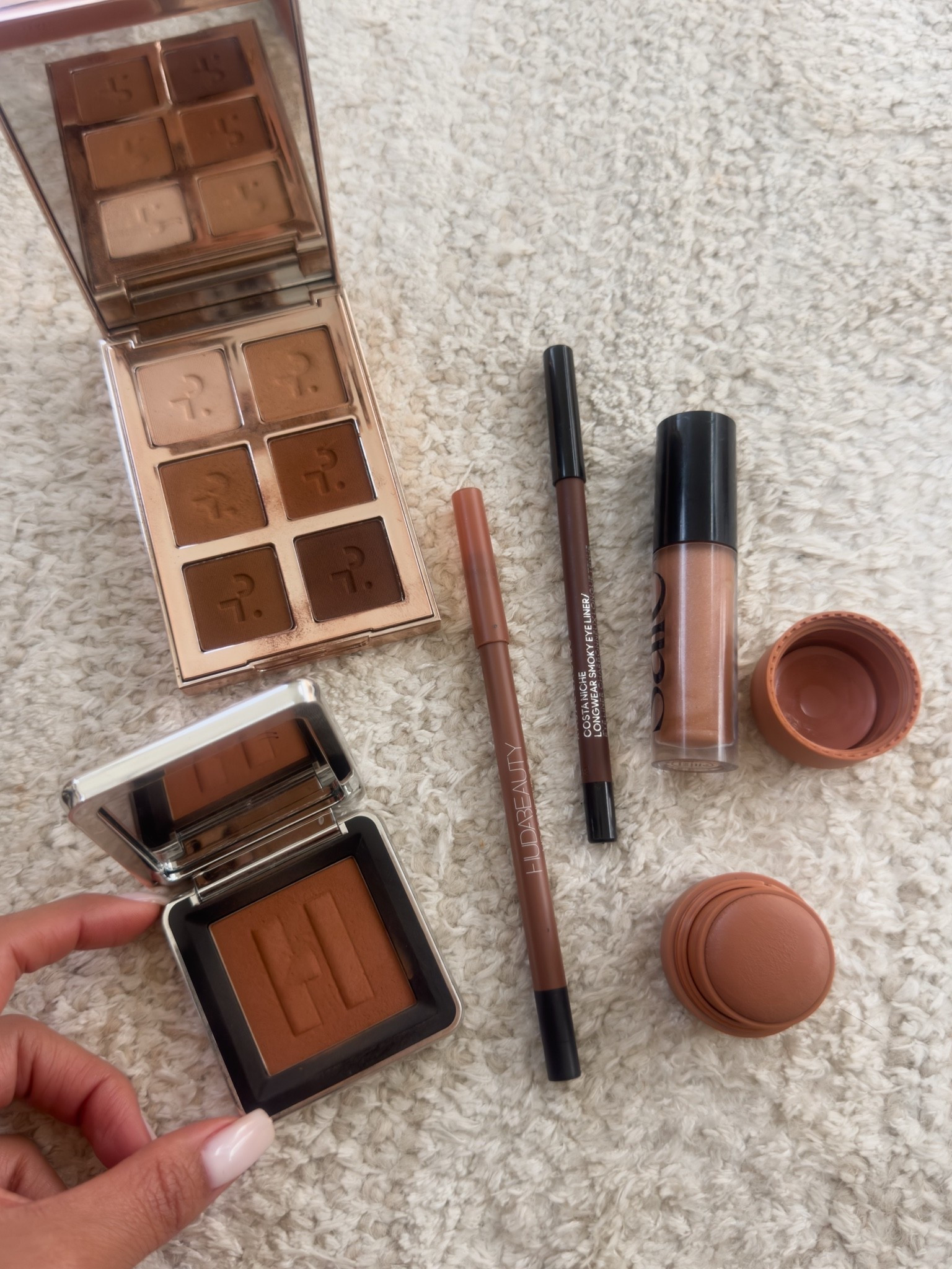makeup for brown eyes and dark hair 🤎

Shades:
Eye palette - medium
Cream Blush - 2 Caramel
Powder blush - Haus Labs Fire Moon
Lip liner - Sandy Beige
Lipgloss - Shake
MAC eyeliner - Costa Niche

#LTKBeauty