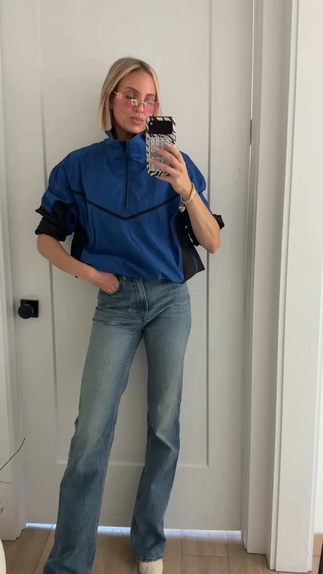 I love this look so much! It’s comfortable yet trendy! I can’t gosh enough about these new glasses. I mean, aren’t they giving the simple life Nicole Ritchie Paris Hilton?! 😂 I had no idea how bad I needed pink miu miu sunglasses in my life. I believe the jeans are sold out, but I linked two similar ones below. Wearing a medium in the Zara windbreaker. ￼