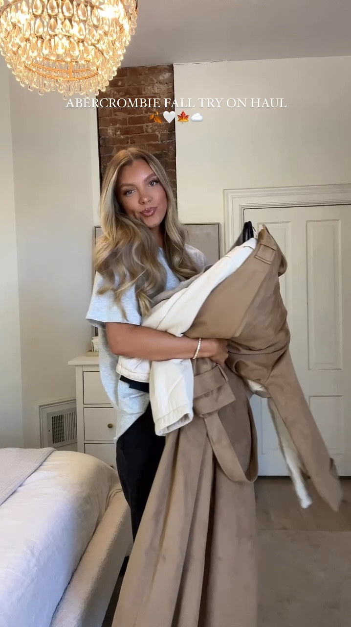 Abercrombie Fall Order — Try On Haul 🍂

sizing 👇🏽
Washed Black Curve Love High Rise 90s Relaxed Jean with Raw Hem — 27 LONG
Sleeveless Cable Mockneck Top — Medium
Navy Sloane Tailored Wide Leg Pant — 29
Faux Suede Trench Coat — Large
Ecru Cropped Twill Workwear Jacket — Large

Great closet staples & workwear items! 

#LTKStyleTip #LTKSeasonal #LTKFallSale