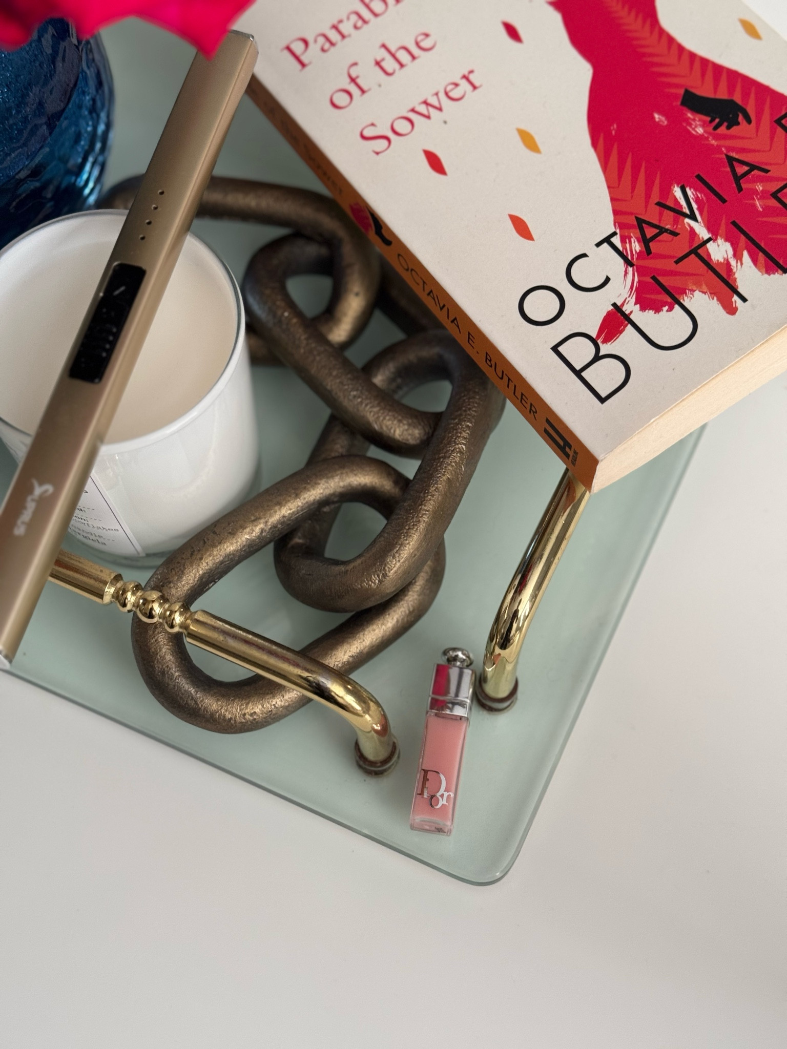 Cute holiday coffee table decor. #amazonfinds #coffeetable #homedecor

#LTKHome #LTKGiftGuide #LTKFindsUnder50