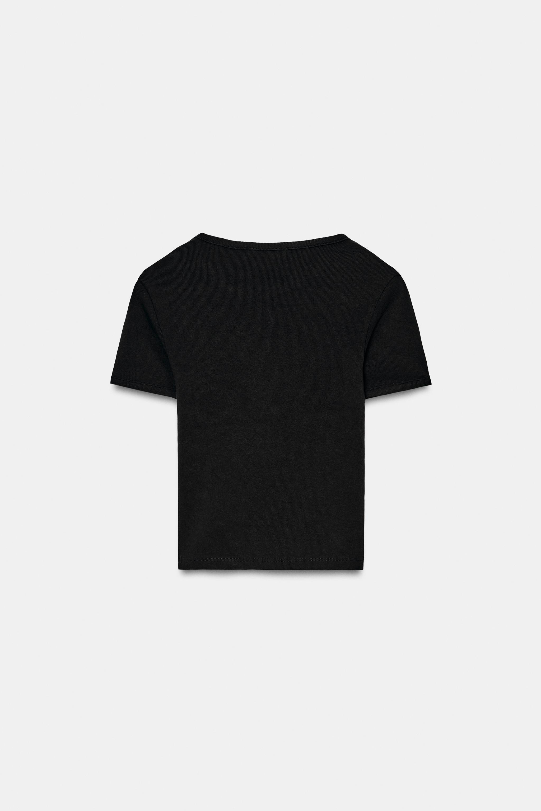 SLIM FIT - ROUND NECK - SHORT - SHORT SLEEVET-shirt made of cotton blend yarn. Round neck and sho... | Zara US
