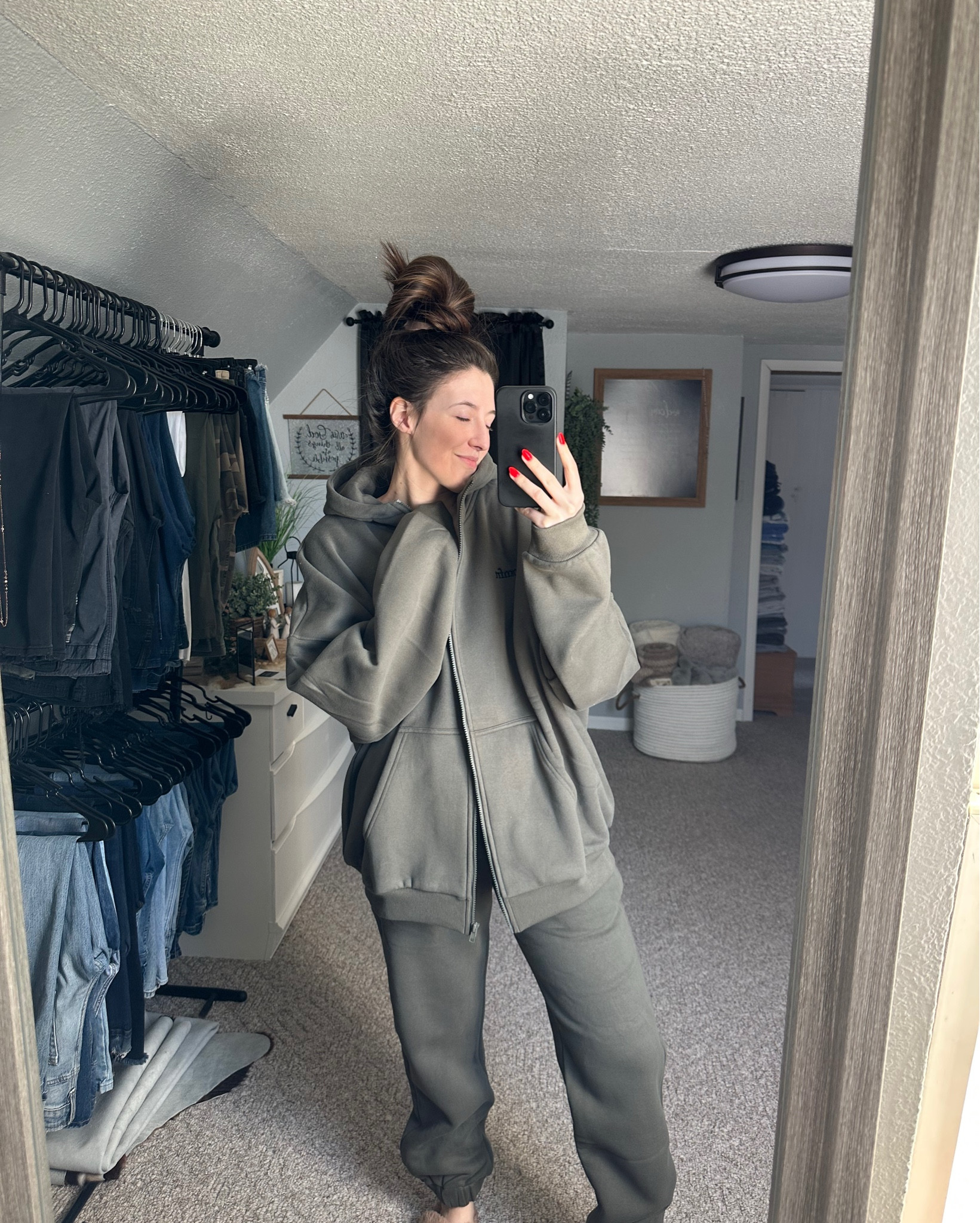 Comfrt sets for him and her! 

Three different styles!

Olive grey hoodie - large 
Olive grey pants - small 

Gray men’s hoodie - large 
Gray men’s pants-large 

Bone hoodie - medium 
Bone sweats - smalll


#LTKFindsUnder100 #LTKHome #LTKActive