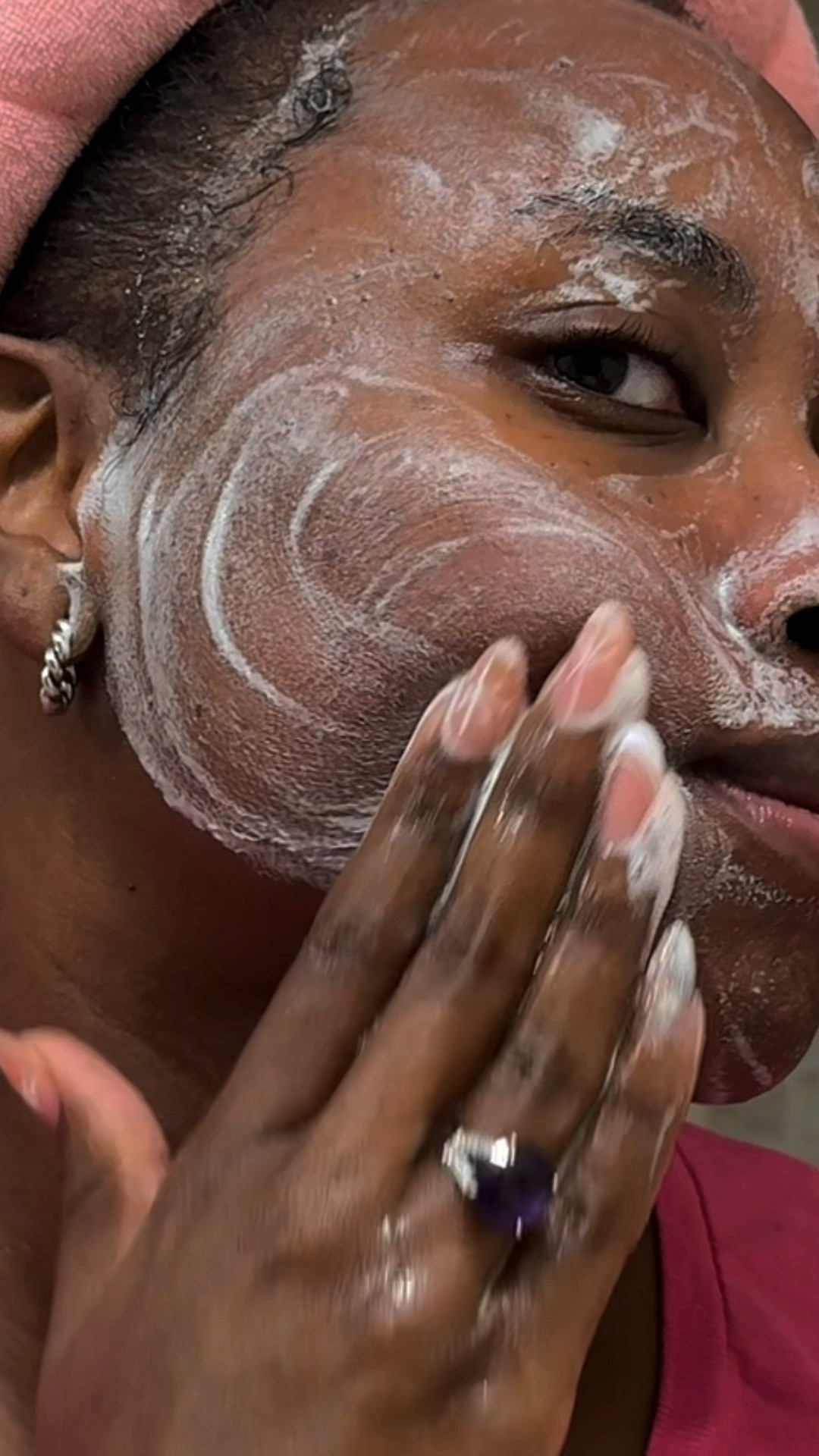 Tonight’s skincare routinee

#LTKbeauty #LTKVideo