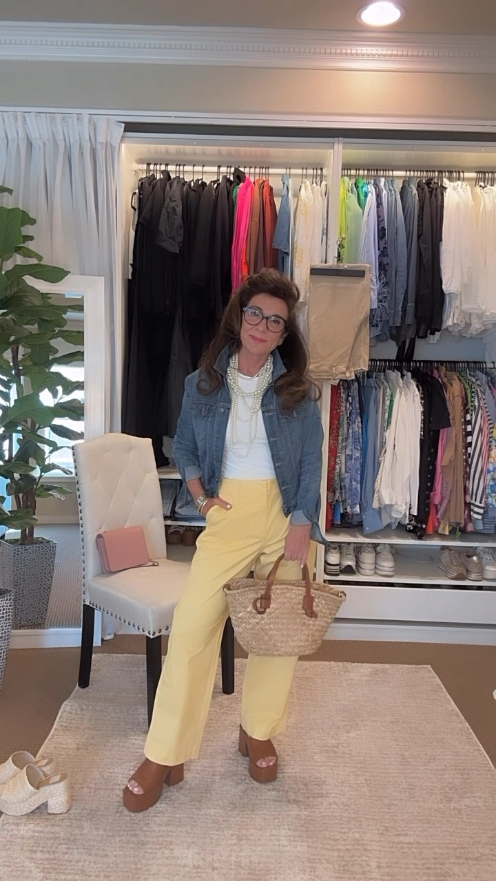 How cute are these yellow pants from Target! Pair them with a crispy white button up, pearls and a Jean jacket. Bam 💥 good to go! Oh, and they are less than $24! #winning



#LTKFindsUnder50 #LTKShoeCrush #LTKBacktoSchool