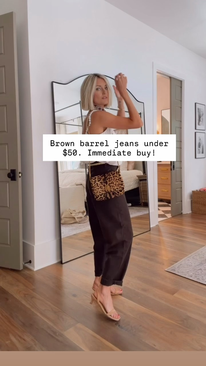 These brown barrel jeans are SO good for the price! Will definitely be styling these several ways this fall! Wearing S/4!

Loverly Grey, barrel jeans, brown jeans, fall outfits, fall date night

#LTKSeasonal