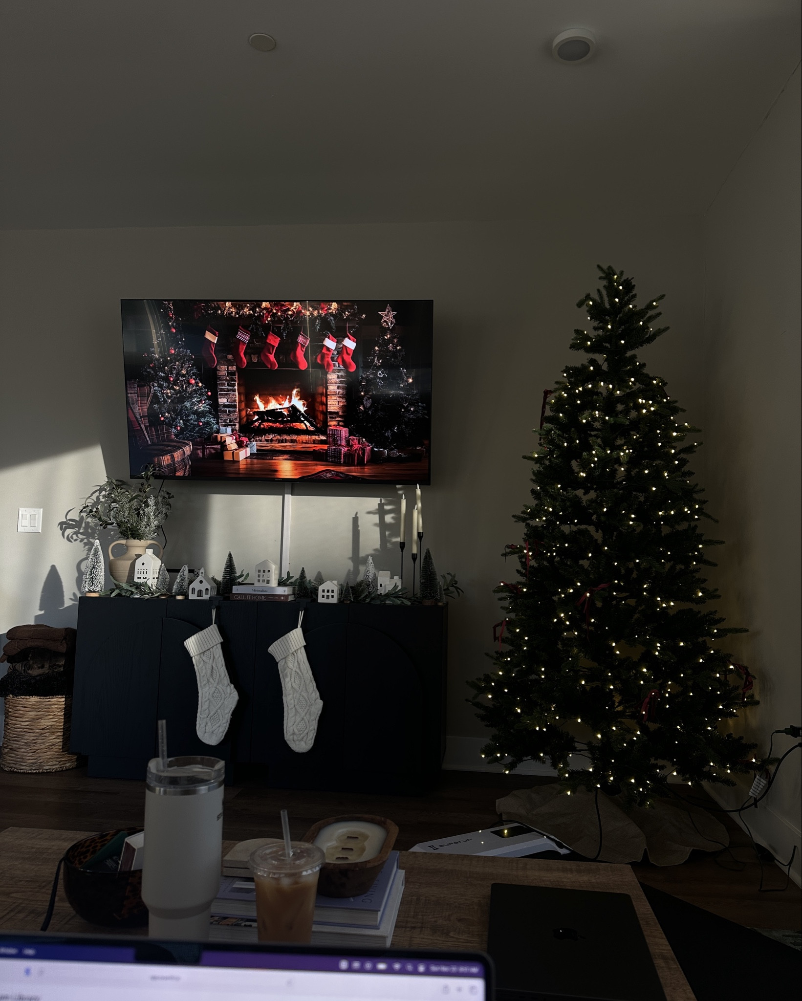 Best time of the year 🎁🎅🏼❣️ 

#LTKSeasonal #LTKHoliday #LTKHome